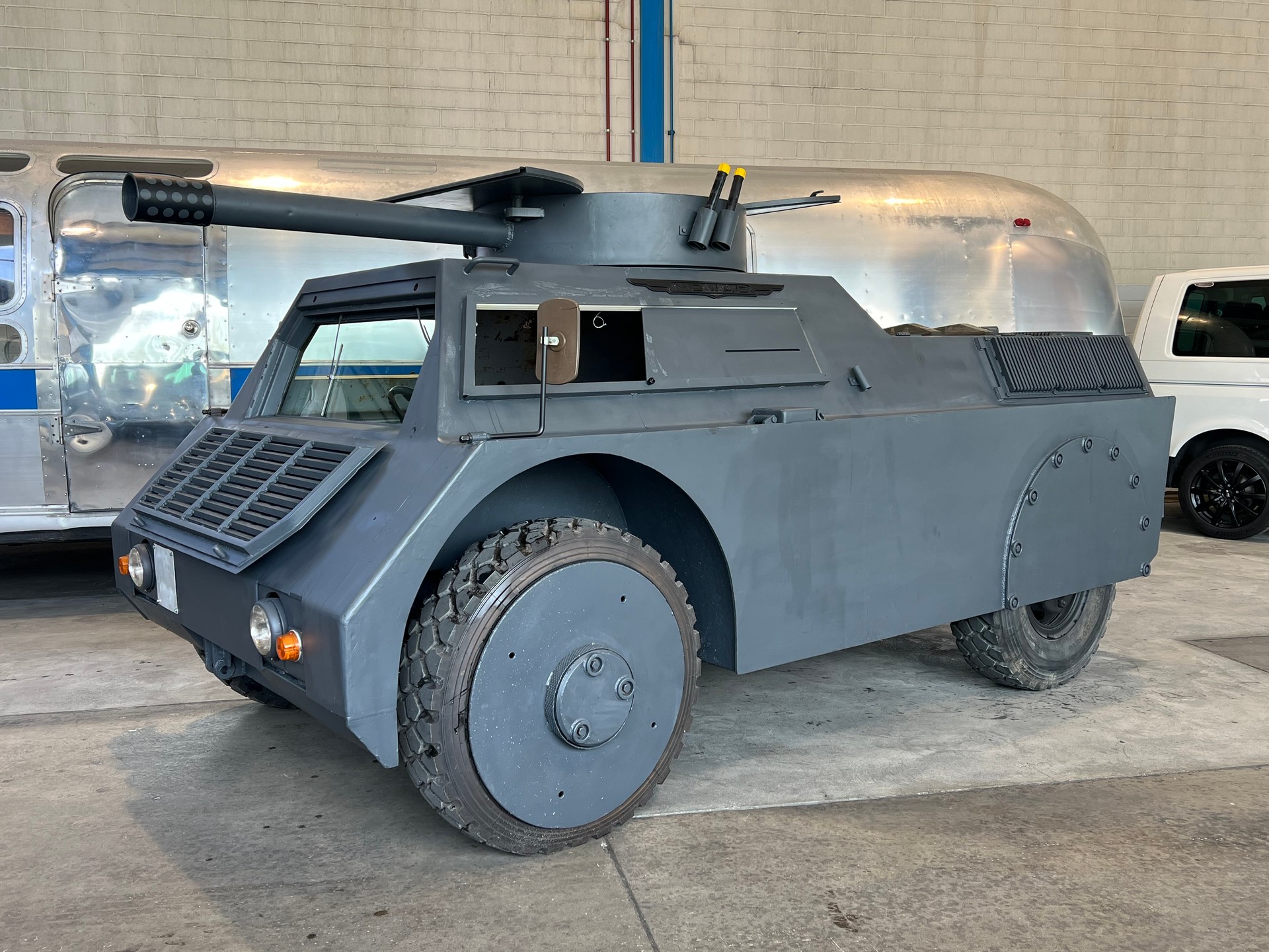 MOWAG 57 4x4 Gepanzertes Aufklärungsfahrzeug-image-9