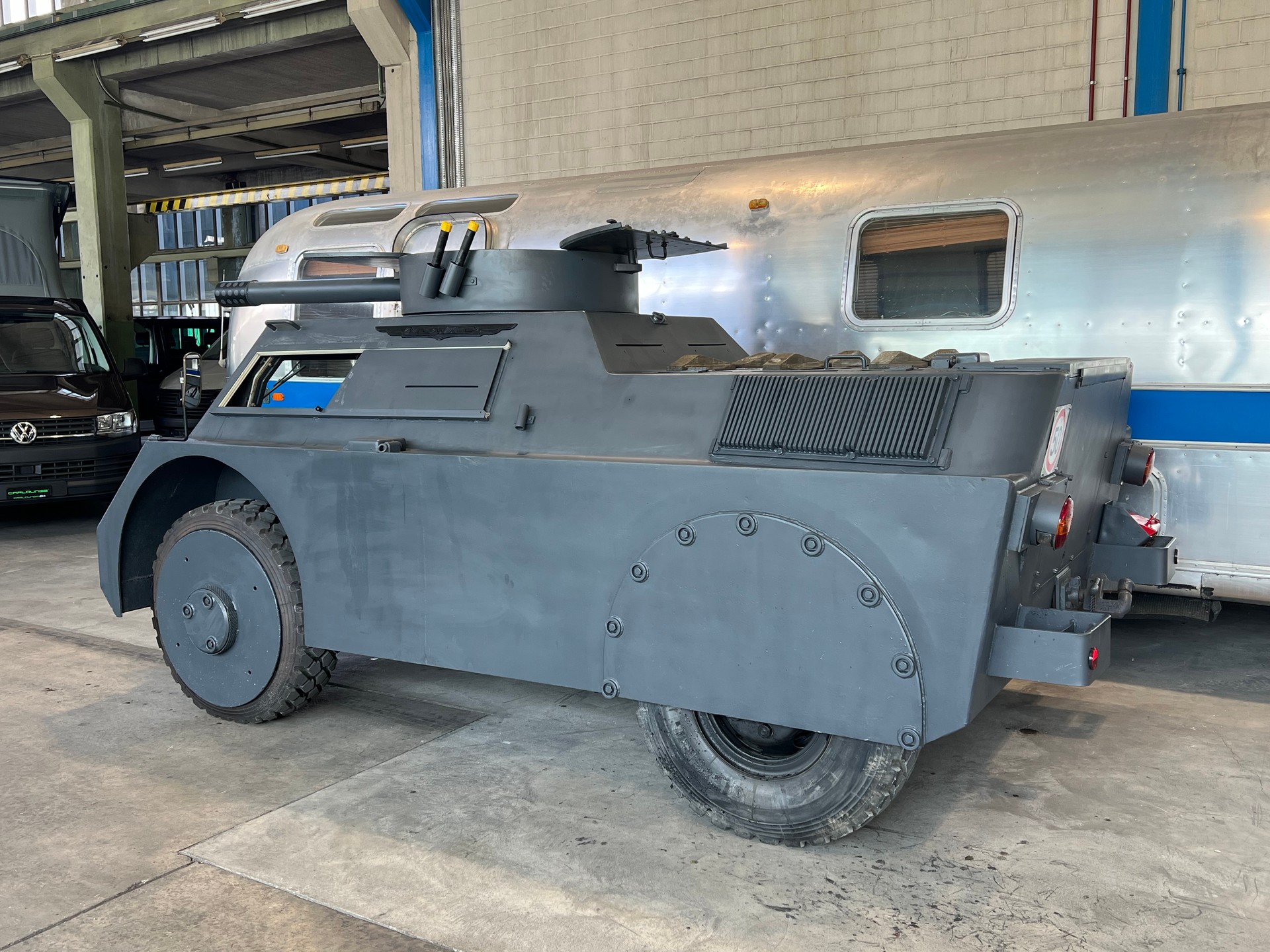 MOWAG 57 4x4 Gepanzertes Aufklärungsfahrzeug-image-8