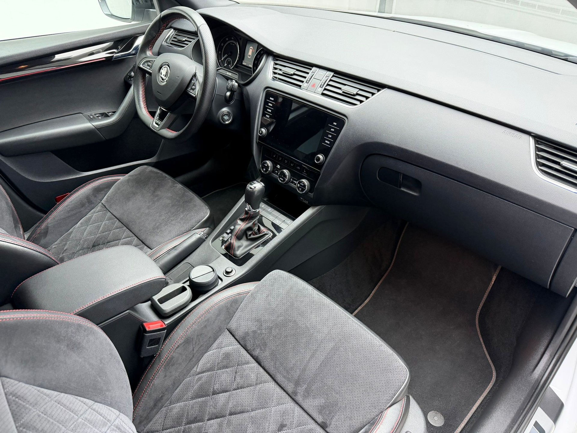 SKODA Octavia Combi 2.0 TSI RS 245 DSG-image-14