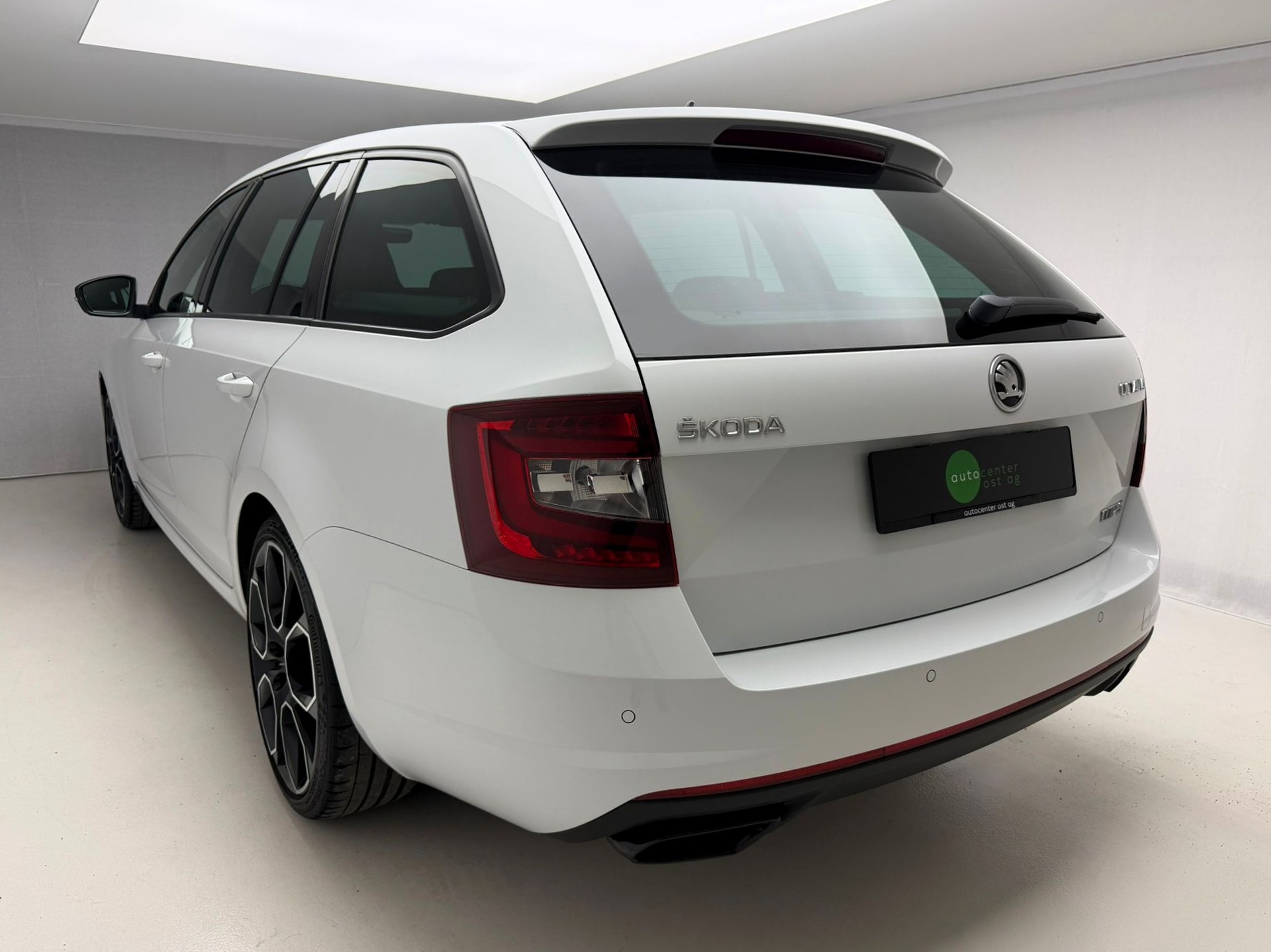 SKODA Octavia Combi 2.0 TSI RS 245 DSG-image-3