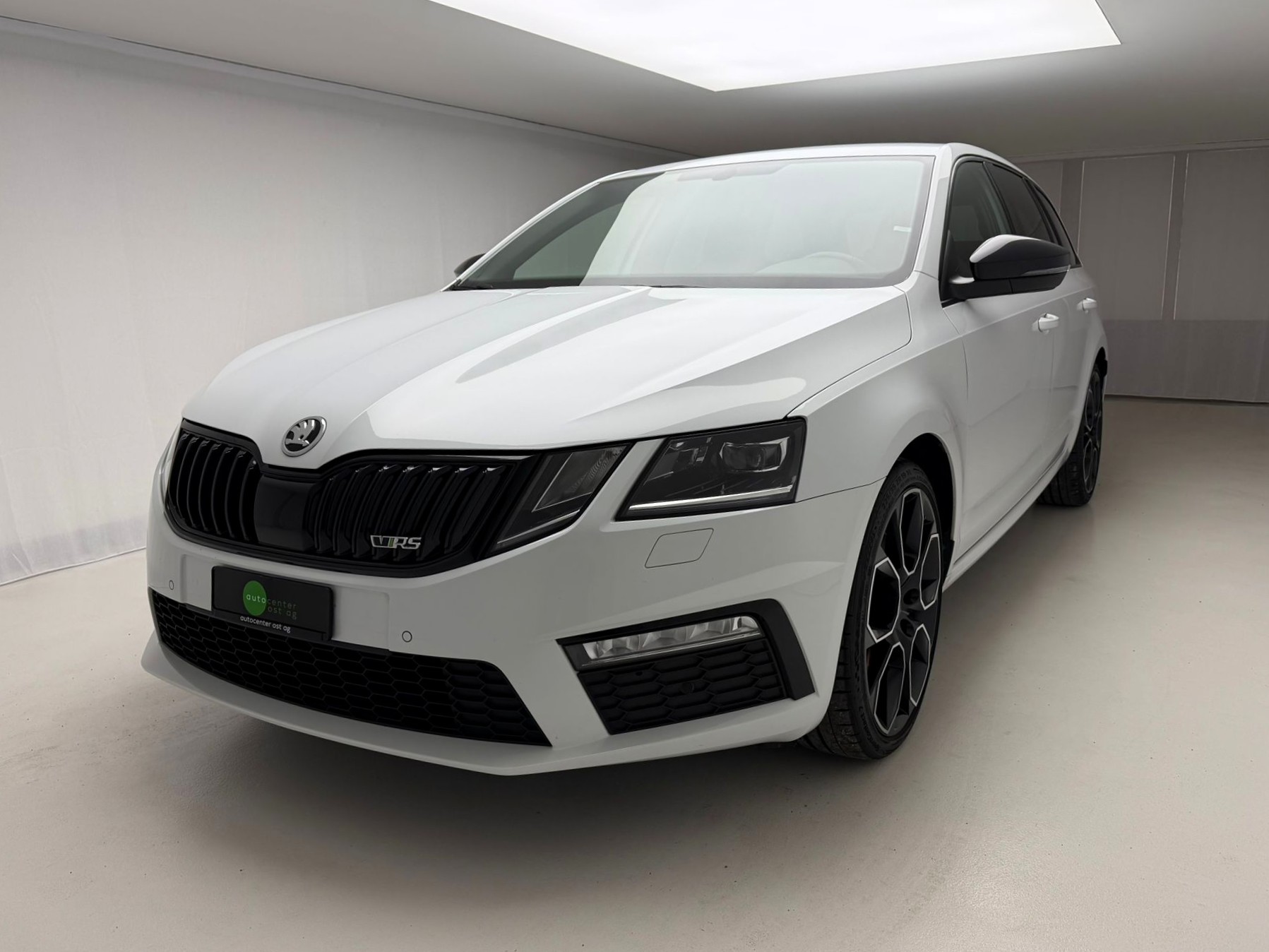 SKODA Octavia Combi 2.0 TSI RS 245 DSG-image-1