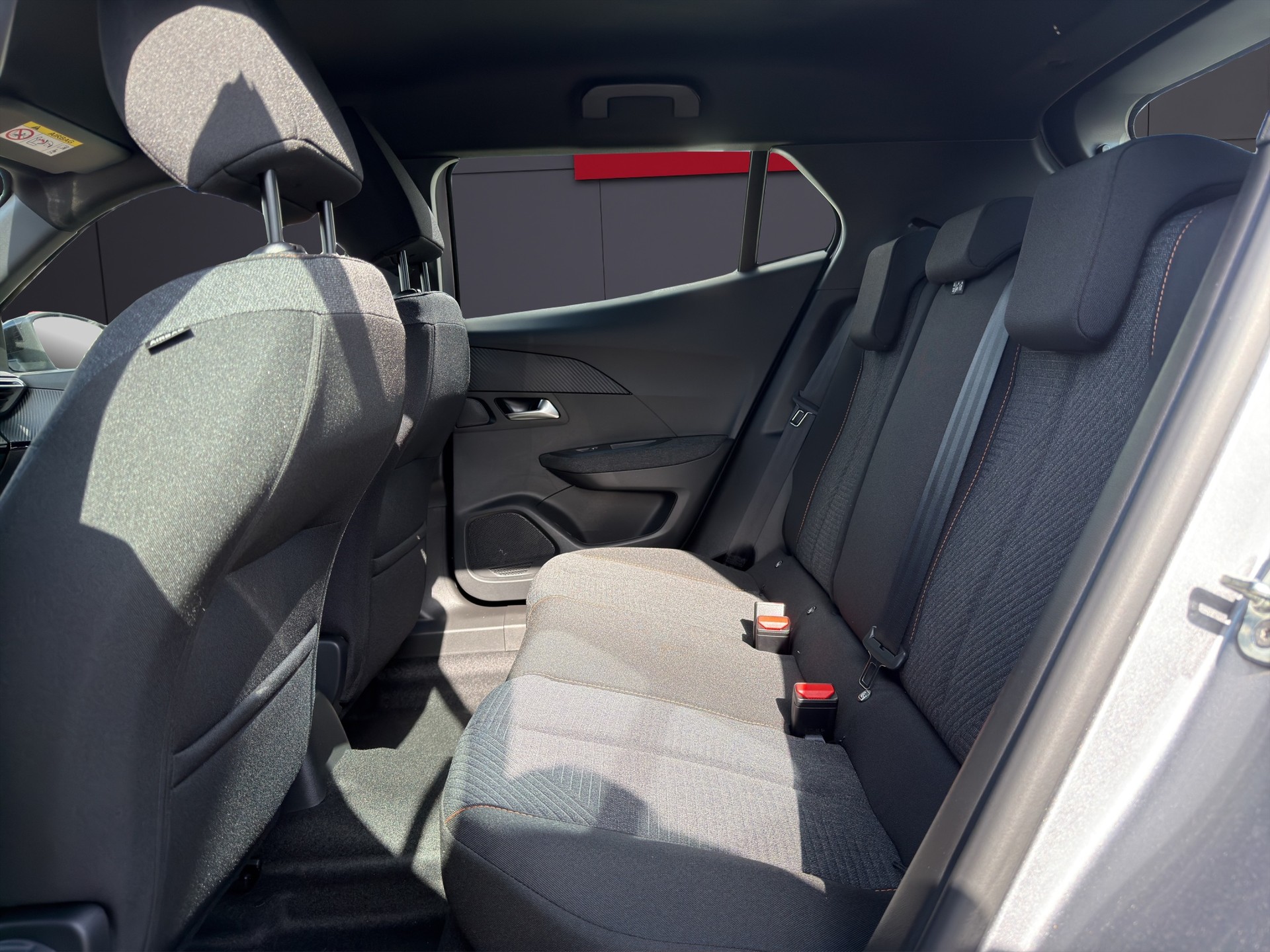 PEUGEOT 2008 1.2 MHEV Style-image-6