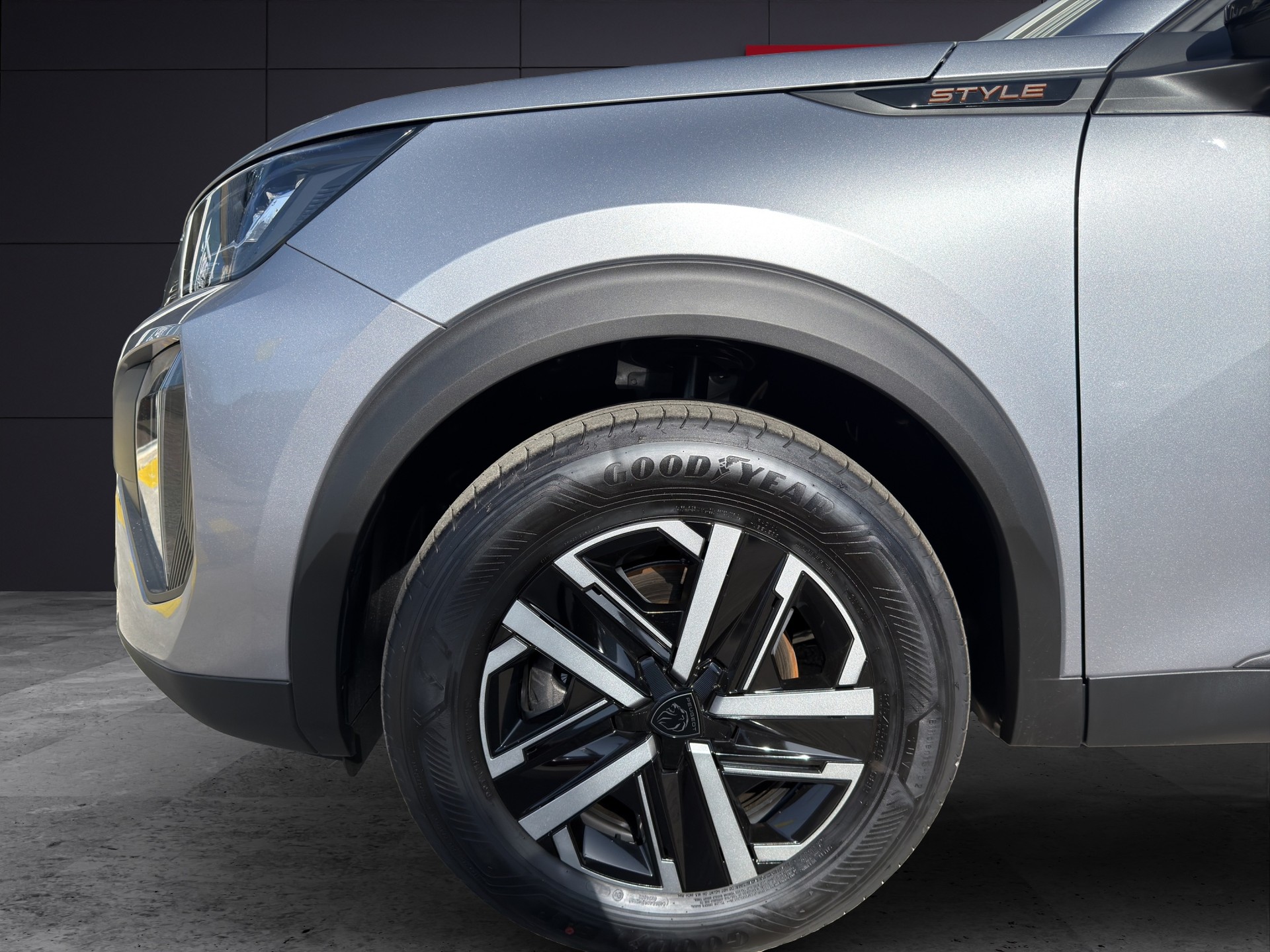 PEUGEOT 2008 1.2 MHEV Style-image-4