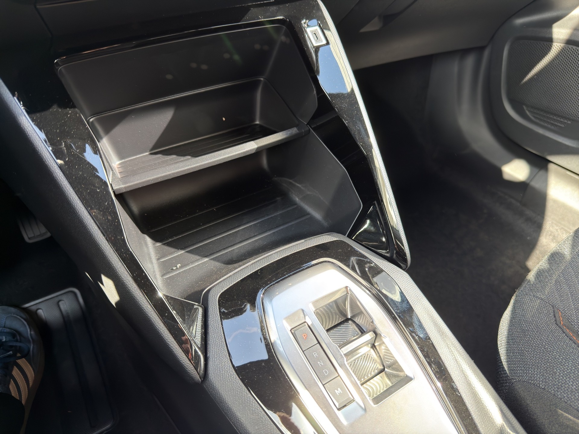 PEUGEOT 2008 1.2 MHEV Style-image-10