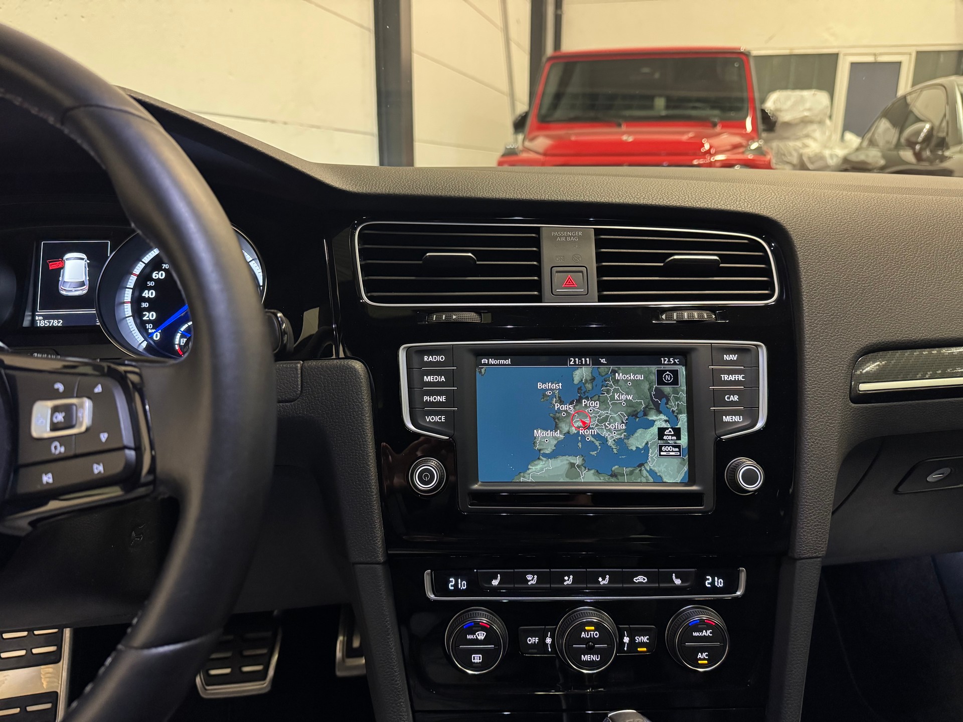 VW Golf 2.0 TSI R 4Motion DSG-image-25