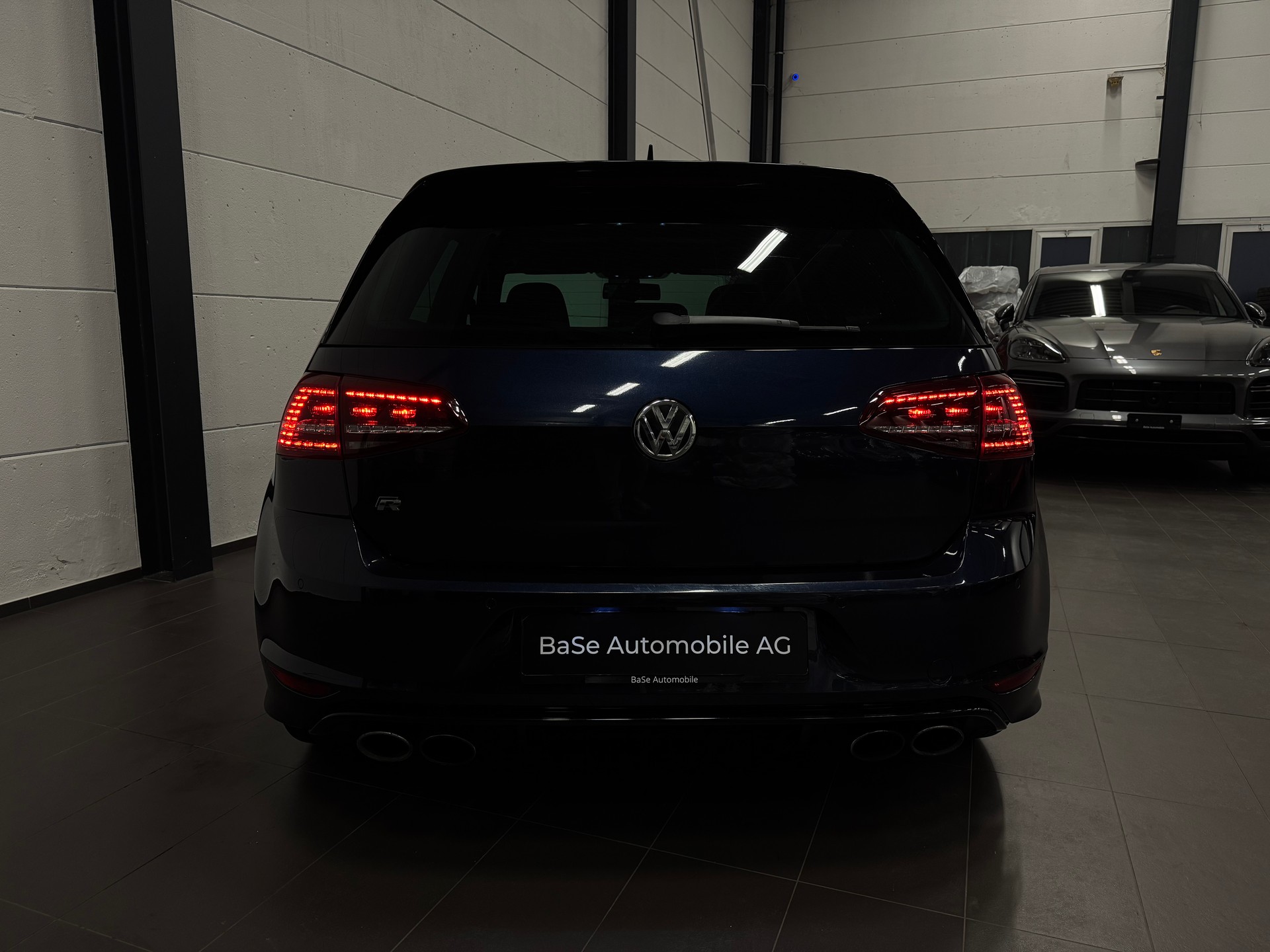 VW Golf 2.0 TSI R 4Motion DSG-image-15