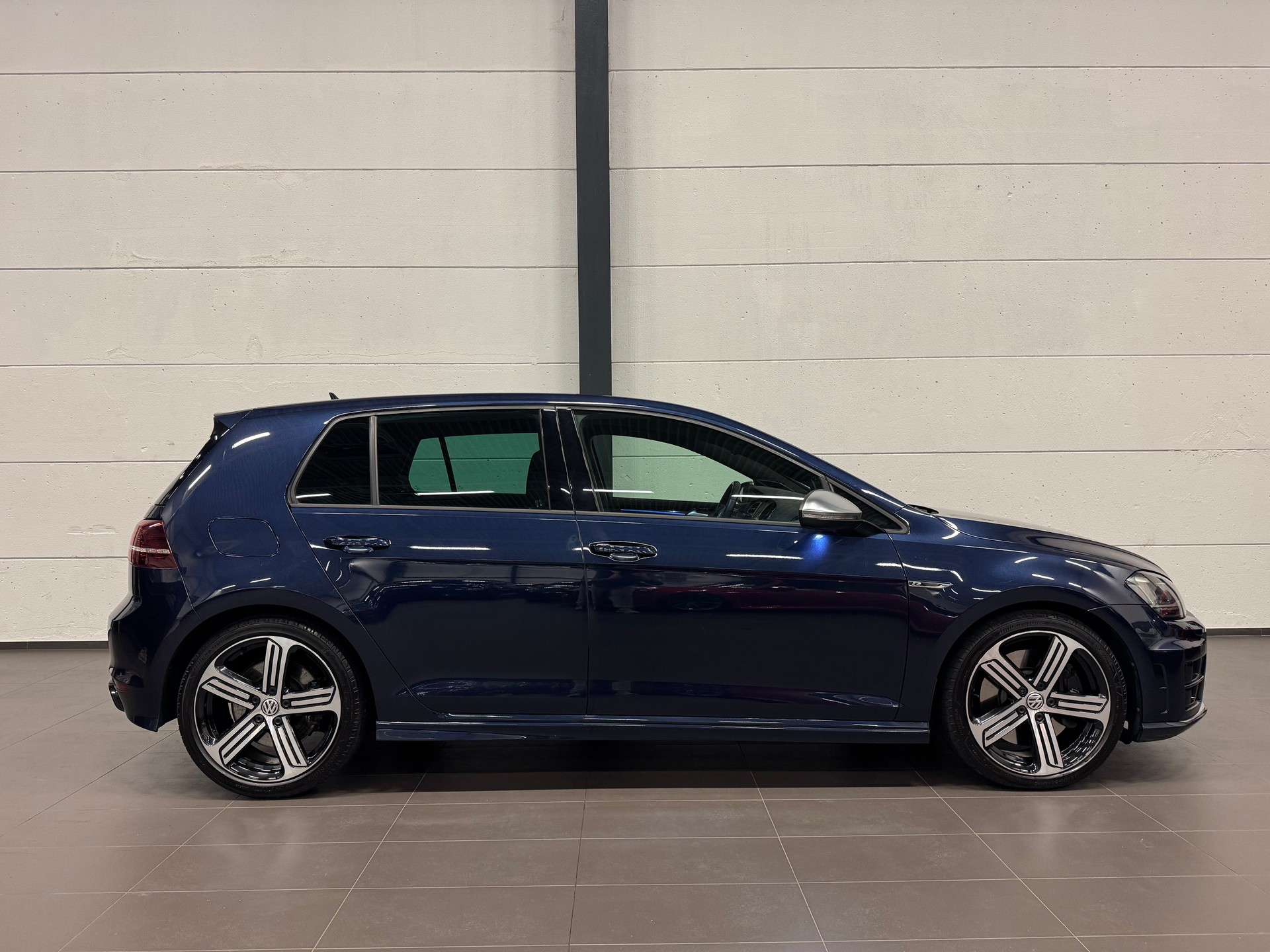 VW Golf 2.0 TSI R 4Motion DSG-image-8