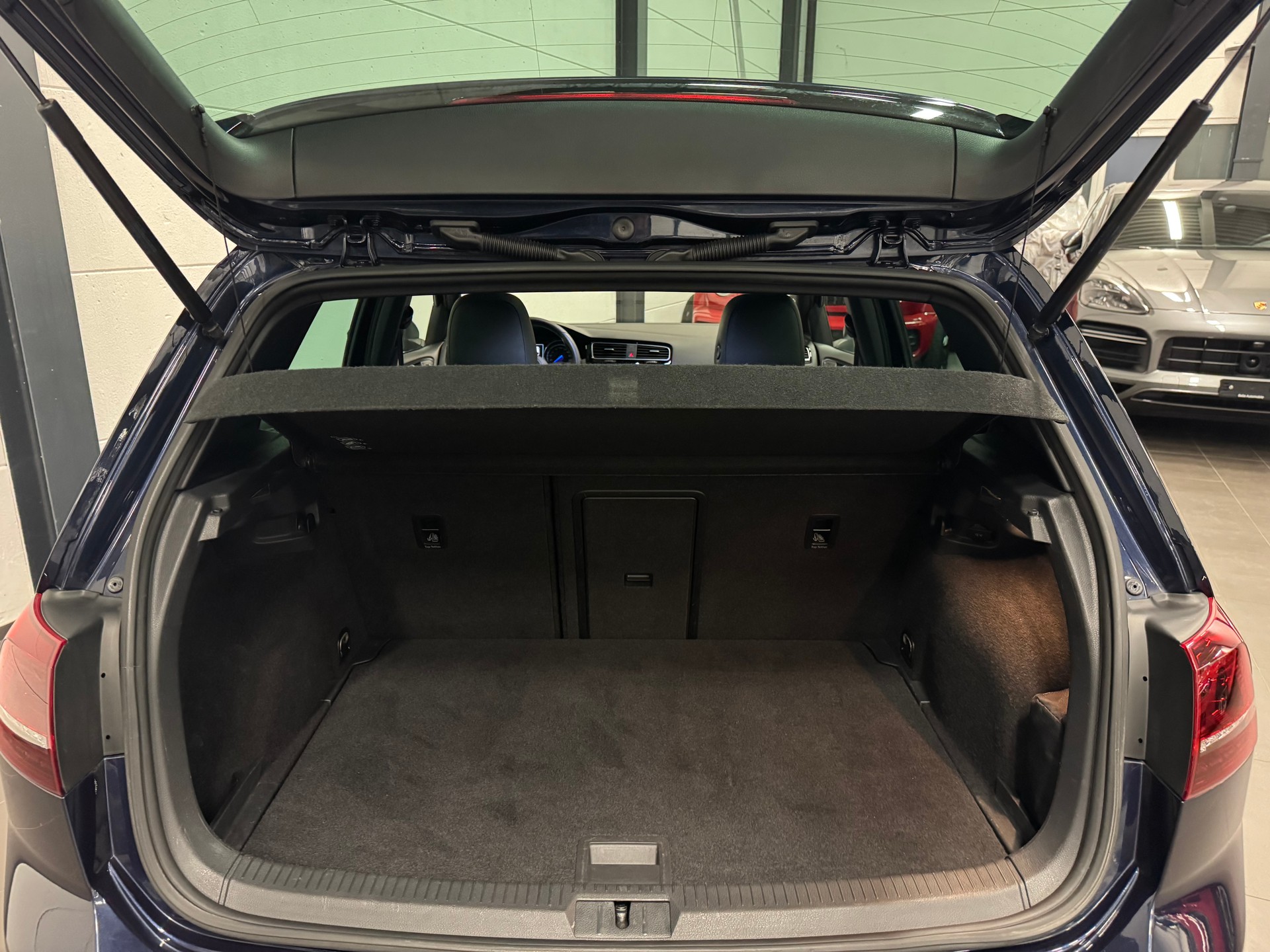 VW Golf 2.0 TSI R 4Motion DSG-image-23