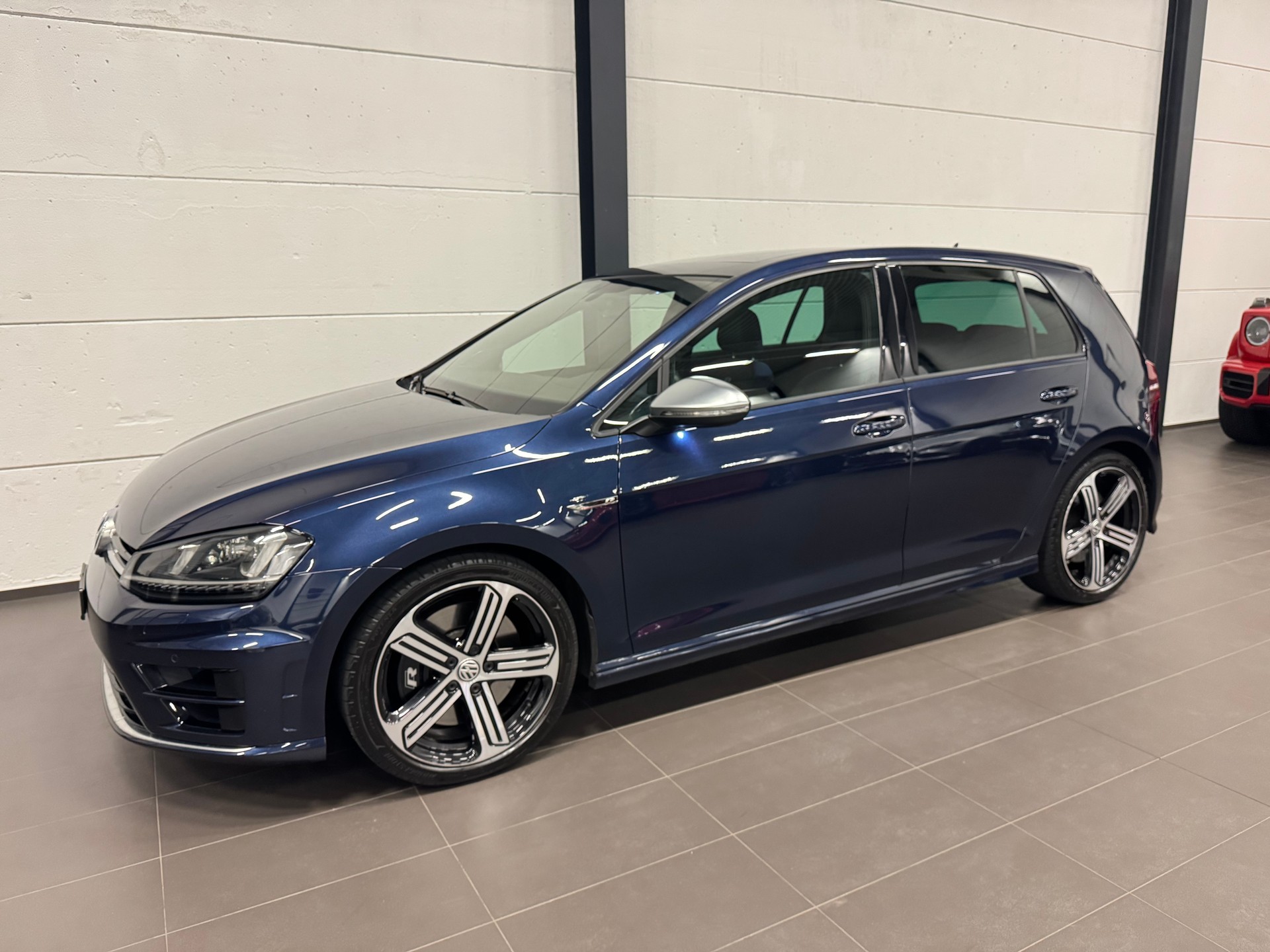 VW Golf 2.0 TSI R 4Motion DSG-image-2