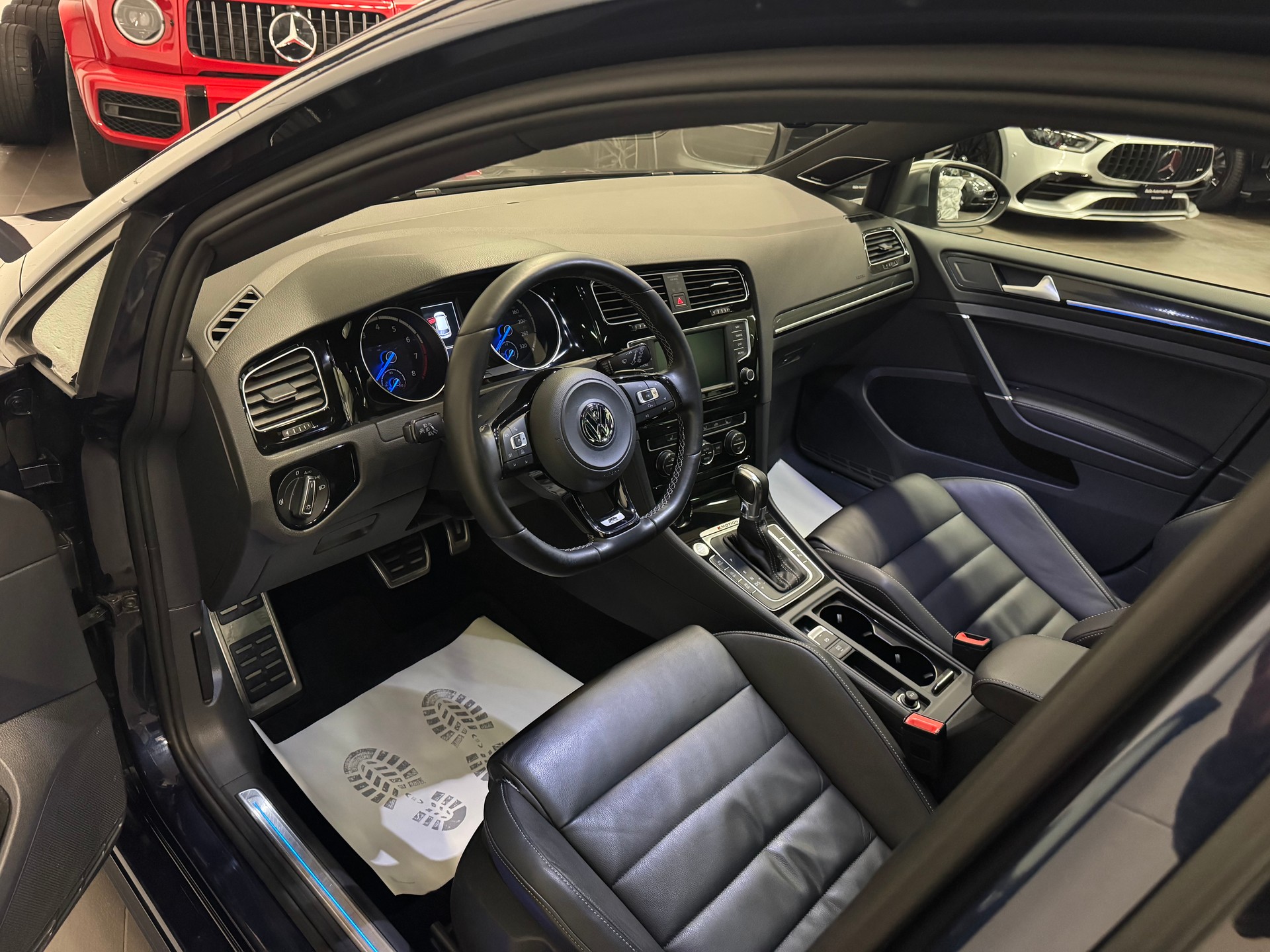 VW Golf 2.0 TSI R 4Motion DSG-image-16