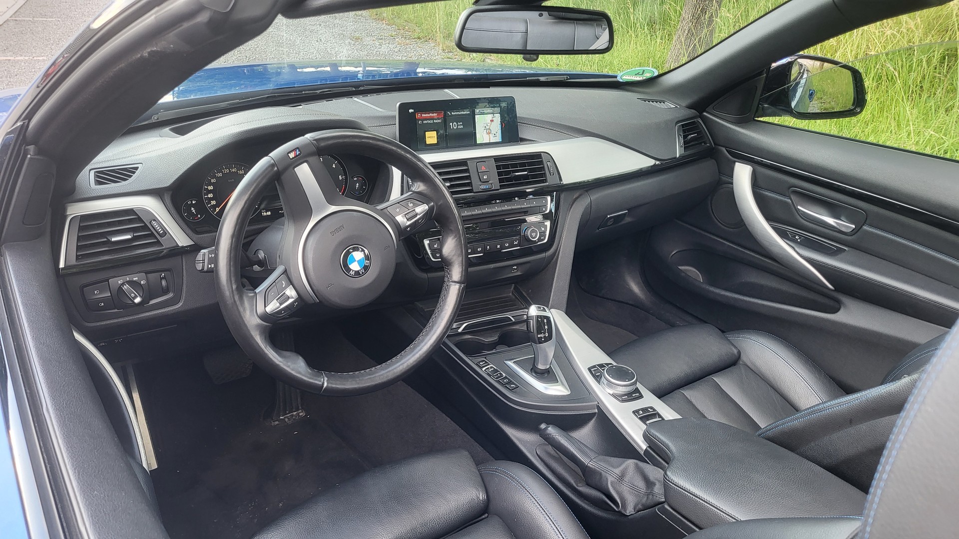 BMW 420d Cabriolet M Sport Individual Steptronic-image-4