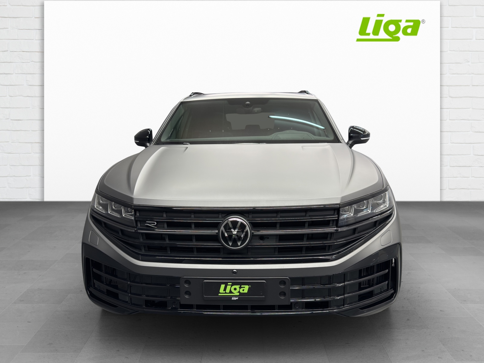 VW Touareg 3.0 V6 TSI PHEV R Final Edition-image-2