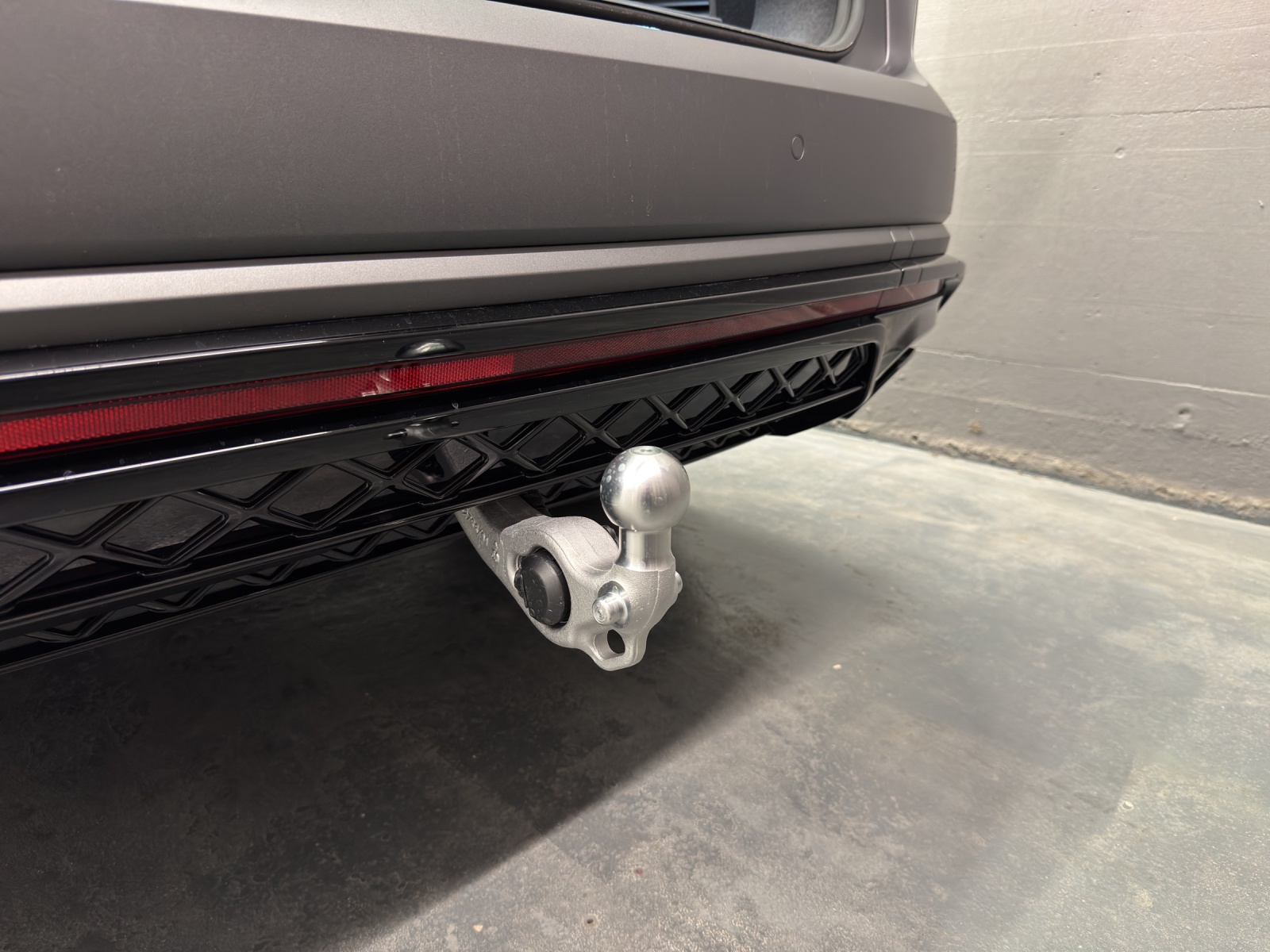VW Touareg 3.0 V6 TSI PHEV R Final Edition-image-13