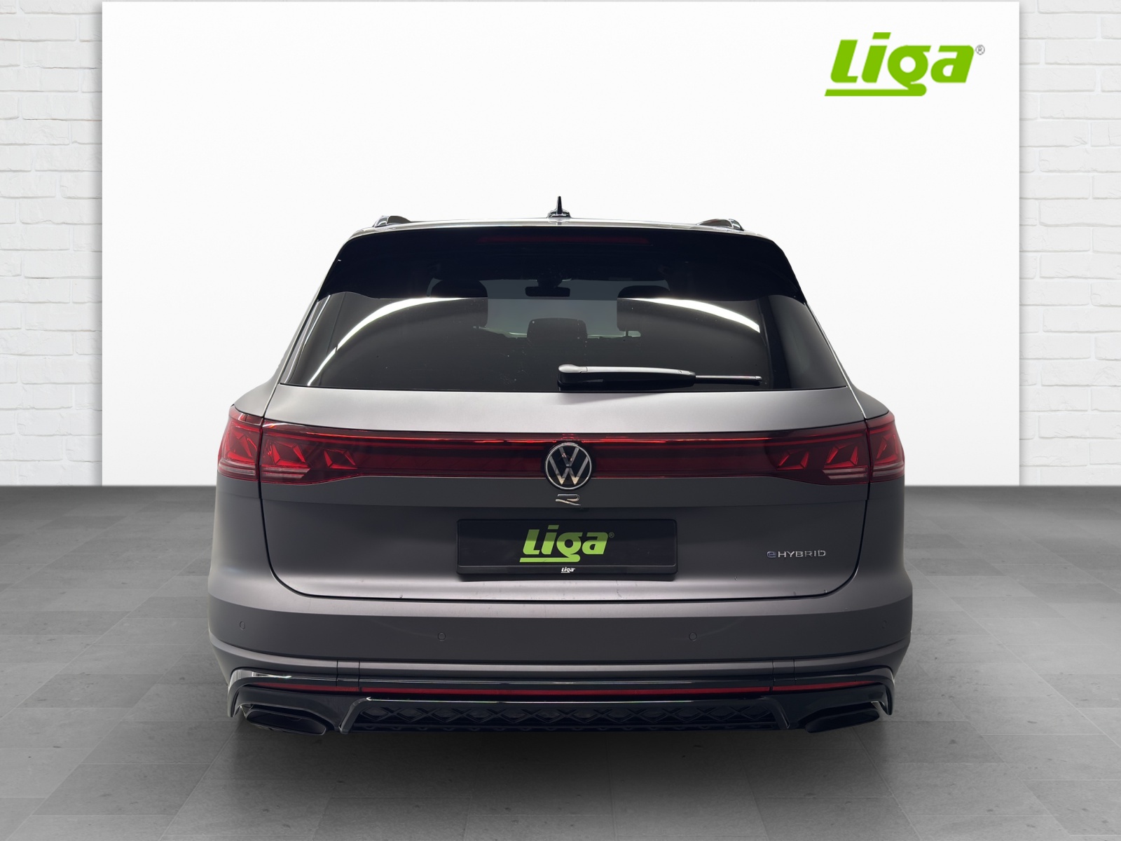 VW Touareg 3.0 V6 TSI PHEV R Final Edition-image-4