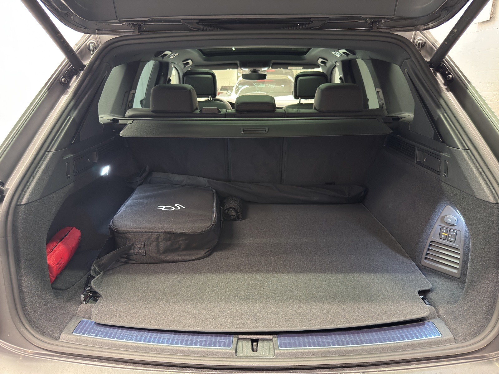 VW Touareg 3.0 V6 TSI PHEV R Final Edition-image-10