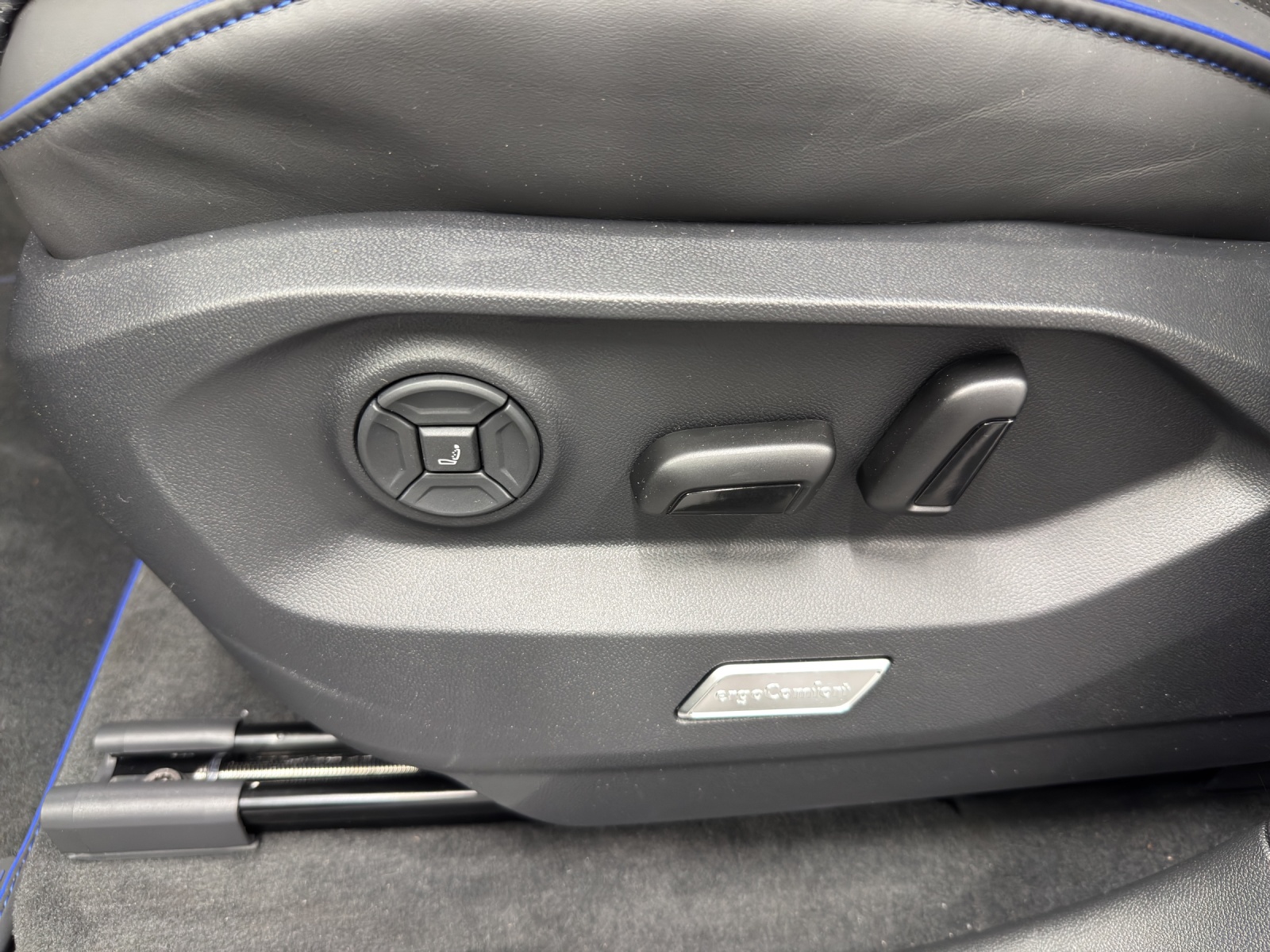 VW Touareg 3.0 V6 TSI PHEV R Final Edition-image-14