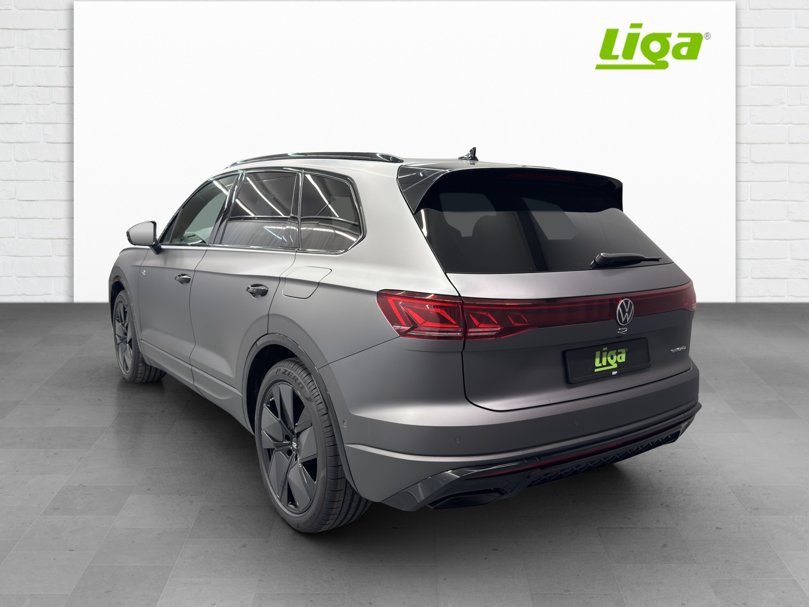 VW Touareg 3.0 V6 TSI PHEV R Final Edition-image-3