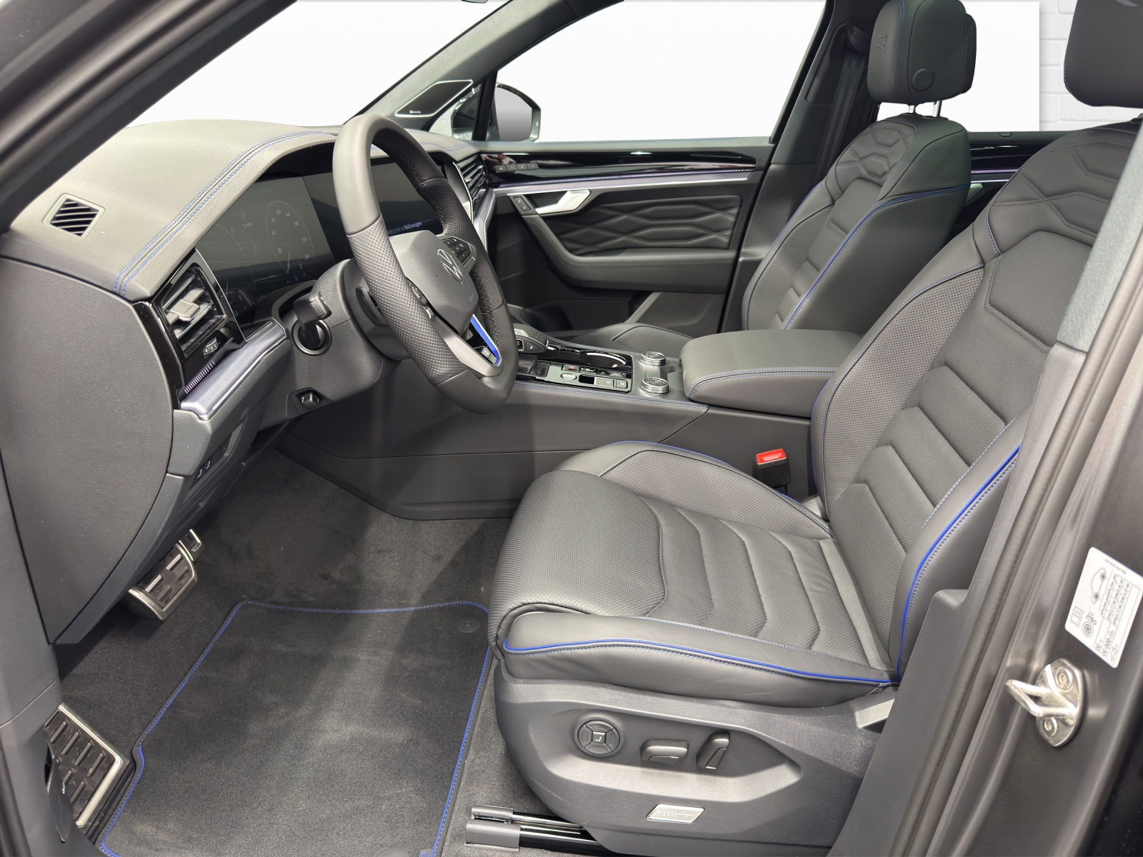 VW Touareg 3.0 V6 TSI PHEV R Final Edition-image-6