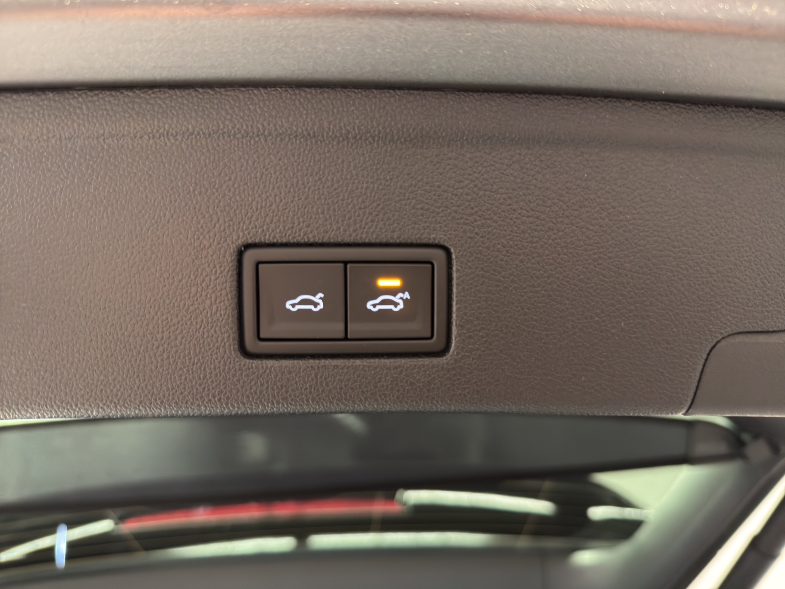 VW Touareg 3.0 V6 TSI PHEV R Final Edition-image-11