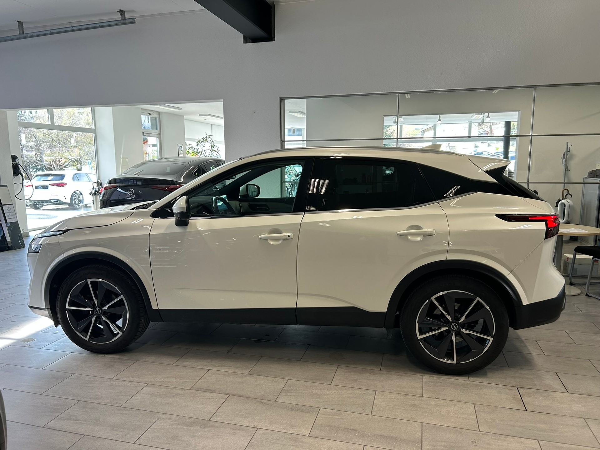 NISSAN Qashqai 1.3 DIG-T MHEV Tekna Xtronic 4x4-image-2