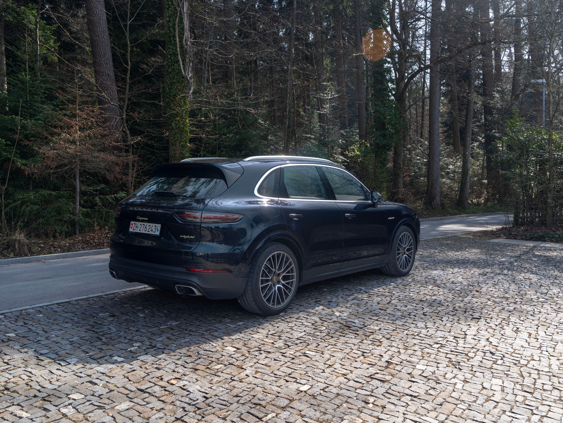 PORSCHE Cayenne E-Hybrid-image-4