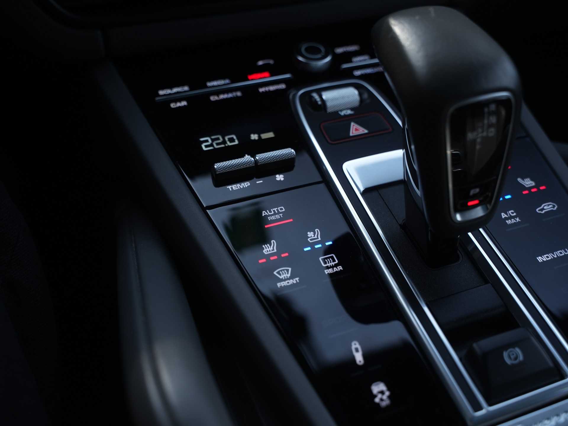 PORSCHE Cayenne E-Hybrid-image-12