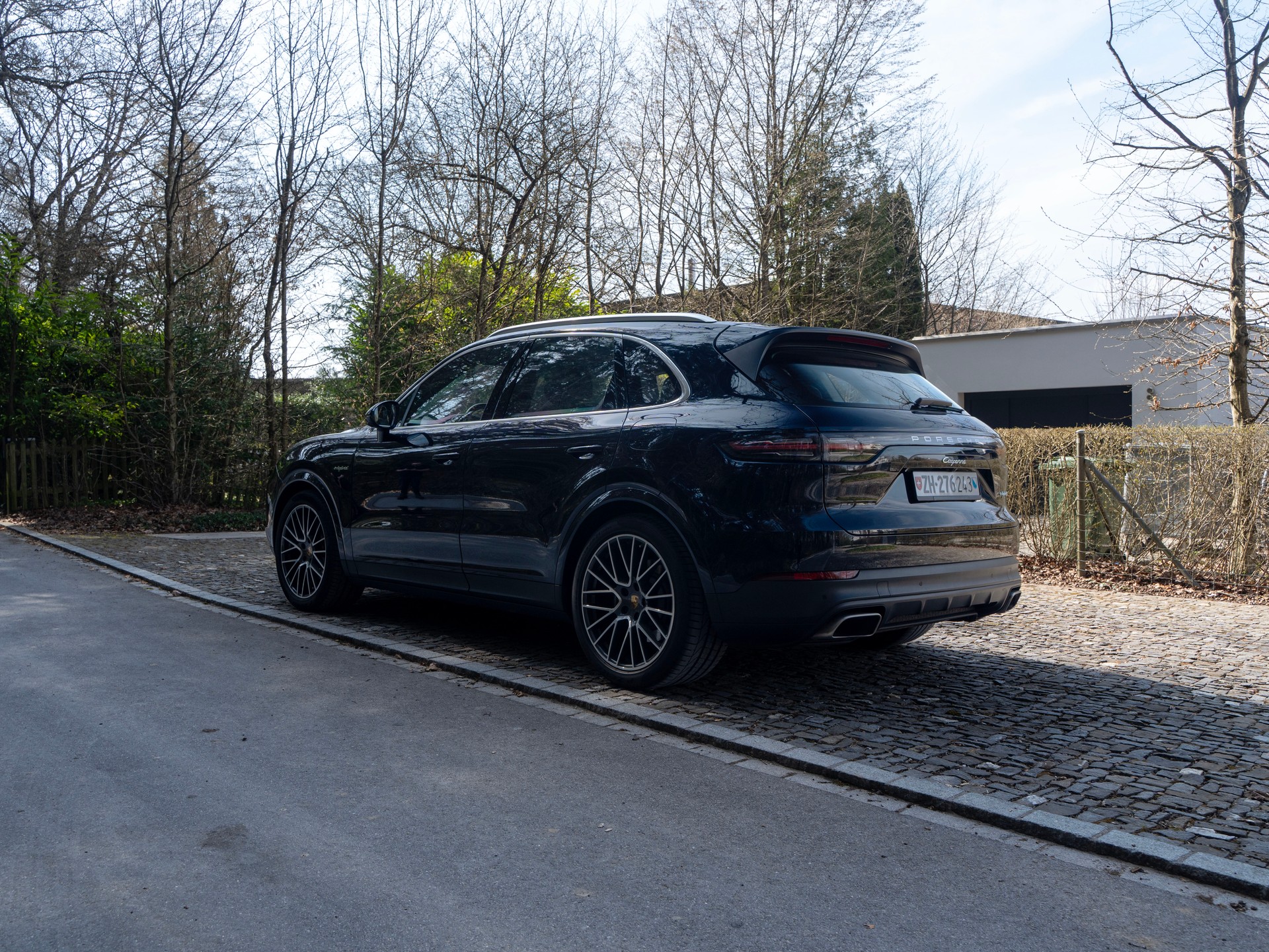 PORSCHE Cayenne E-Hybrid-image-3