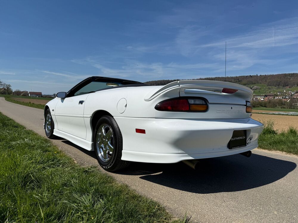 CHEVROLET Camaro RS-image-1