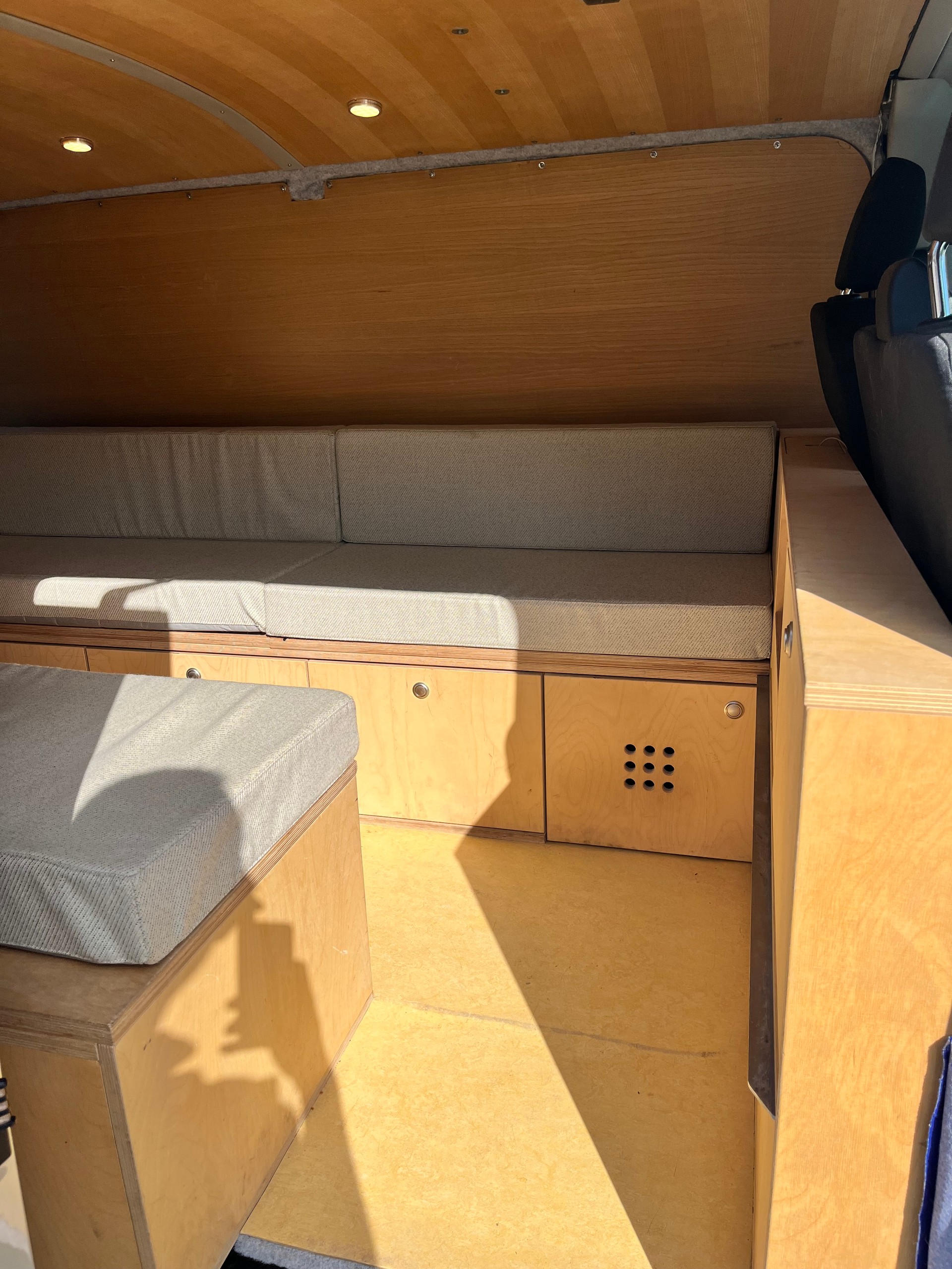 VW T6 Camper Transporter, kurzer Radstand, professioneller Ausbau-image-16