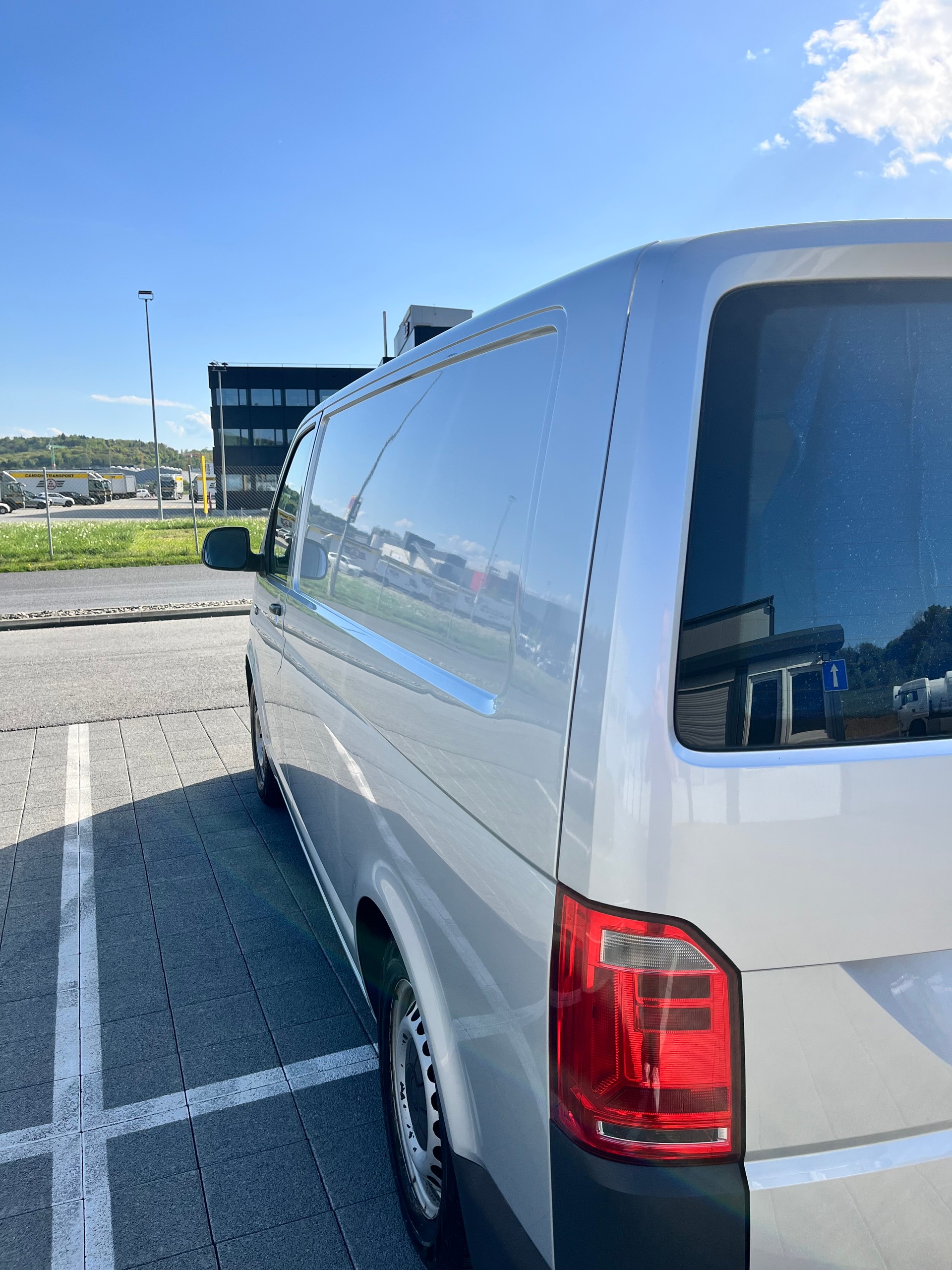 VW T6 Camper Transporter, kurzer Radstand, professioneller Ausbau-image-18