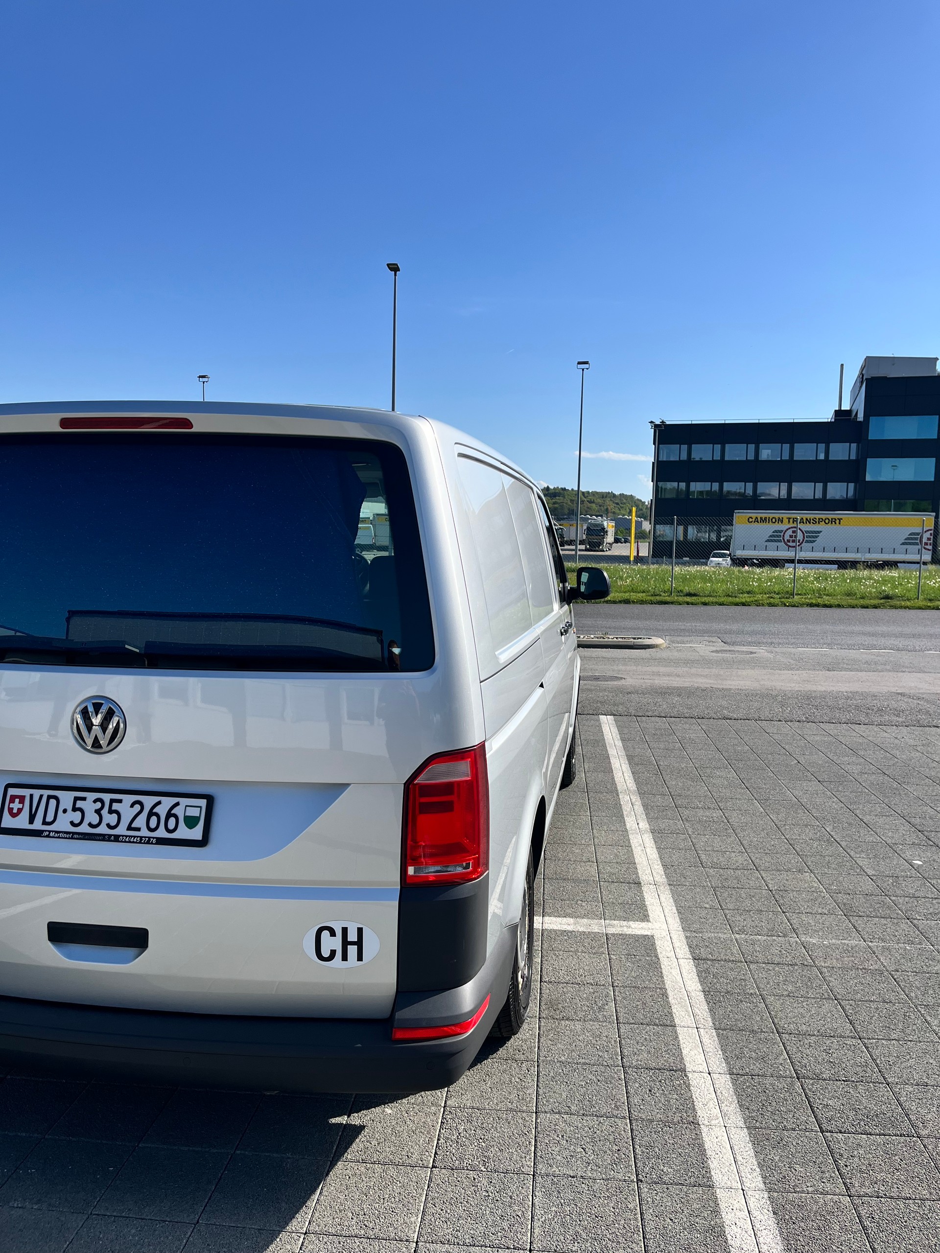 VW T6 Camper Transporter, kurzer Radstand, professioneller Ausbau-image-17