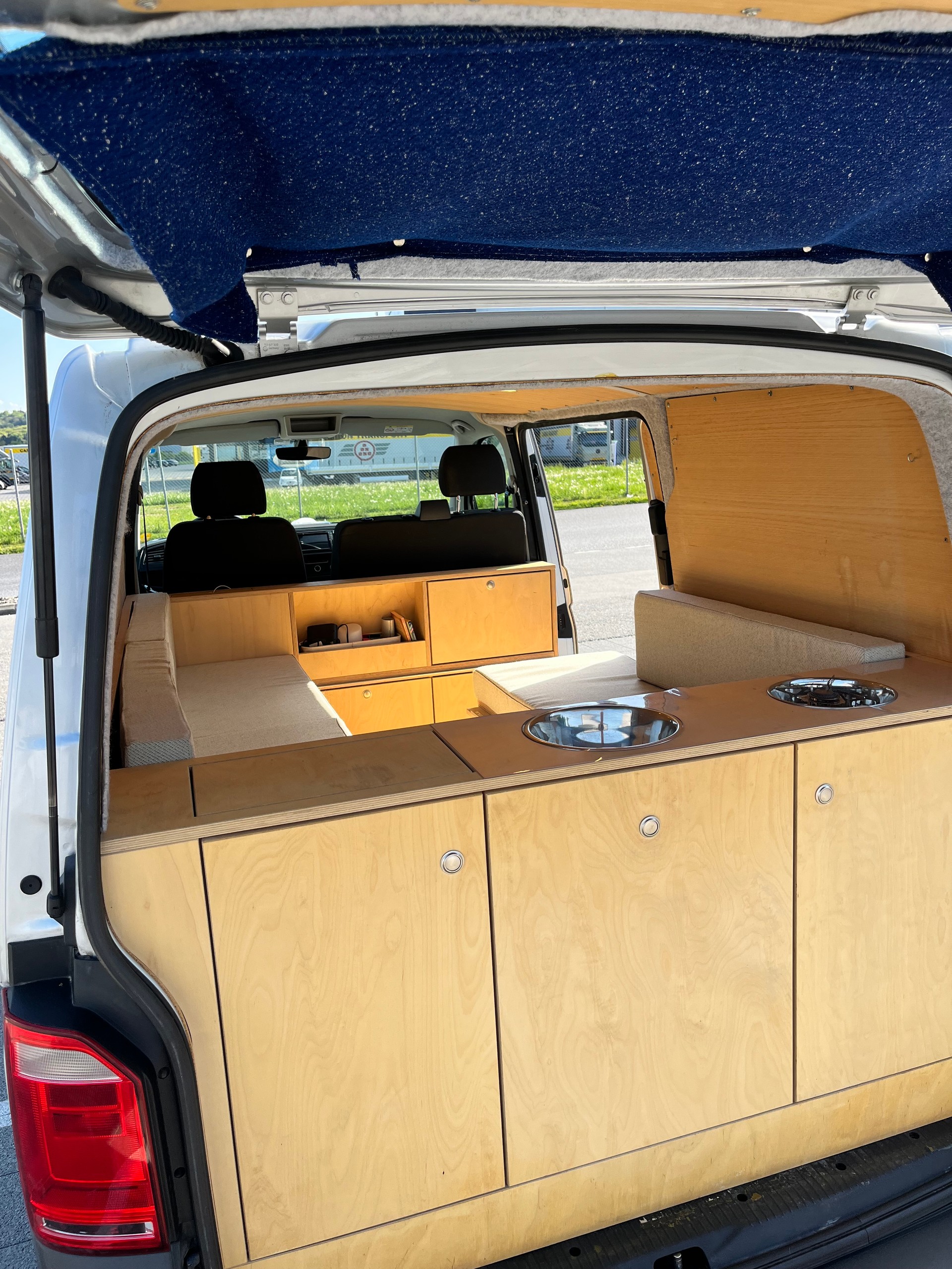 VW T6 Camper Transporter, kurzer Radstand, professioneller Ausbau-image-15