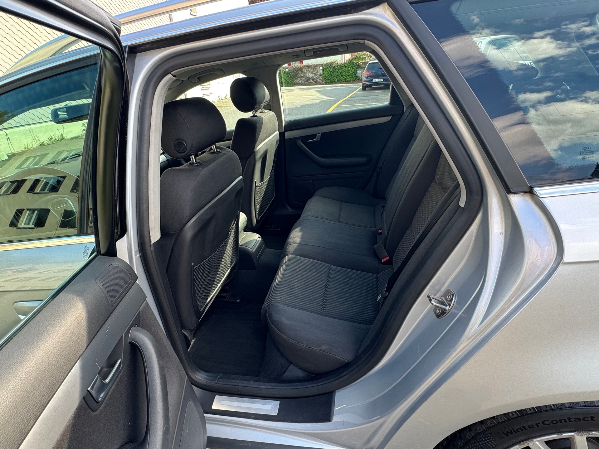 AUDI A4 Avant 2.0 TDI-image-4