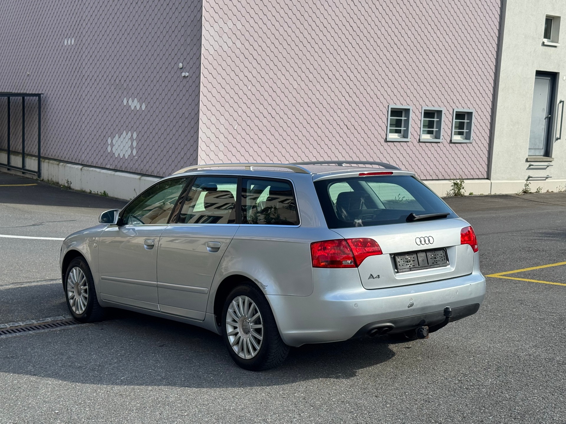 AUDI A4 Avant 2.0 TDI-image-8