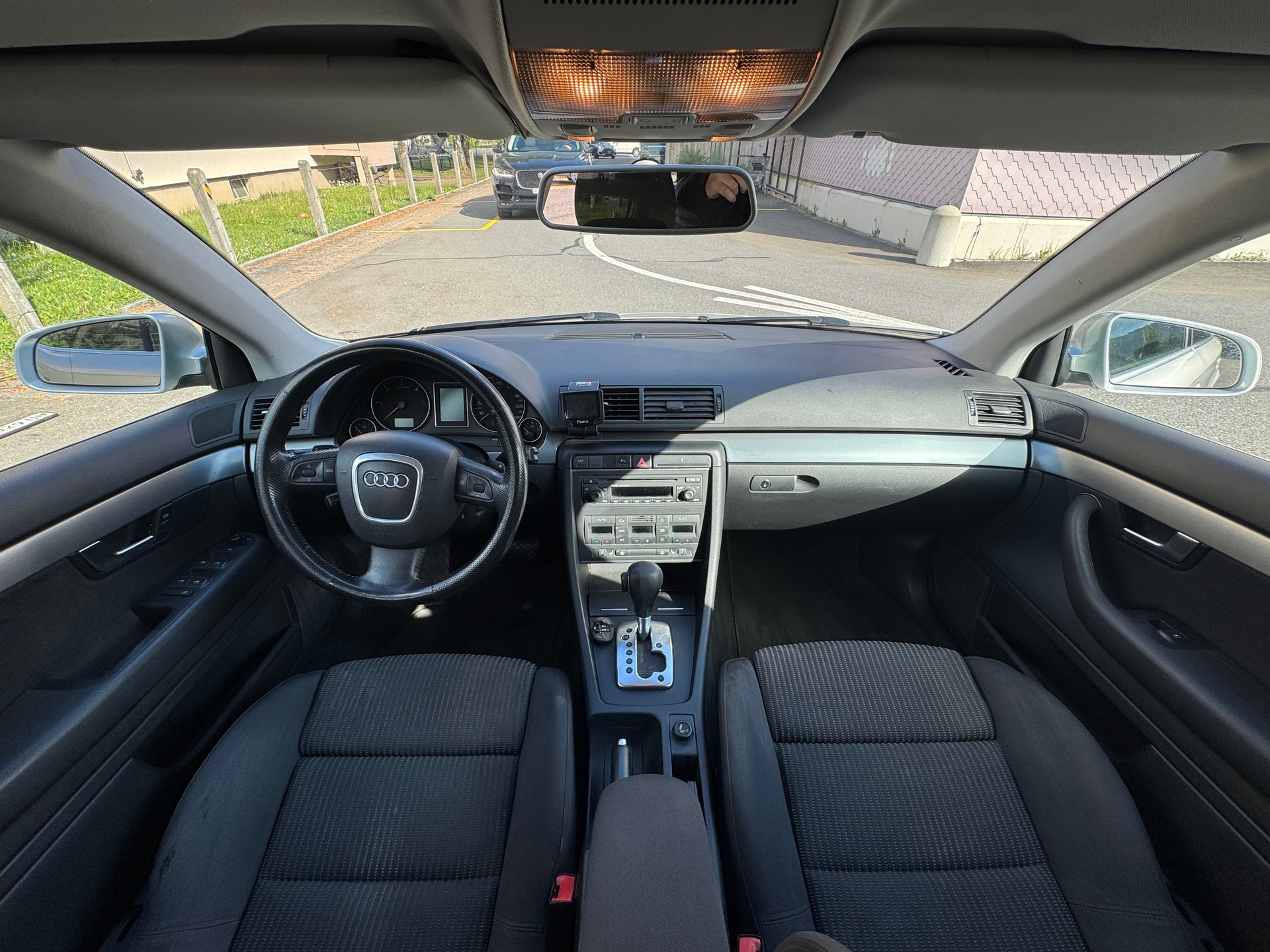 AUDI A4 Avant 2.0 TDI-image-3