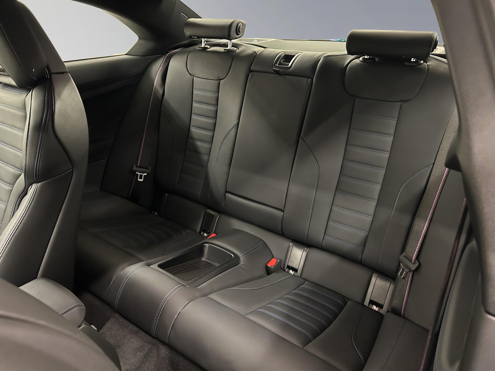 BMW M240i xDrive Coupé-image-13