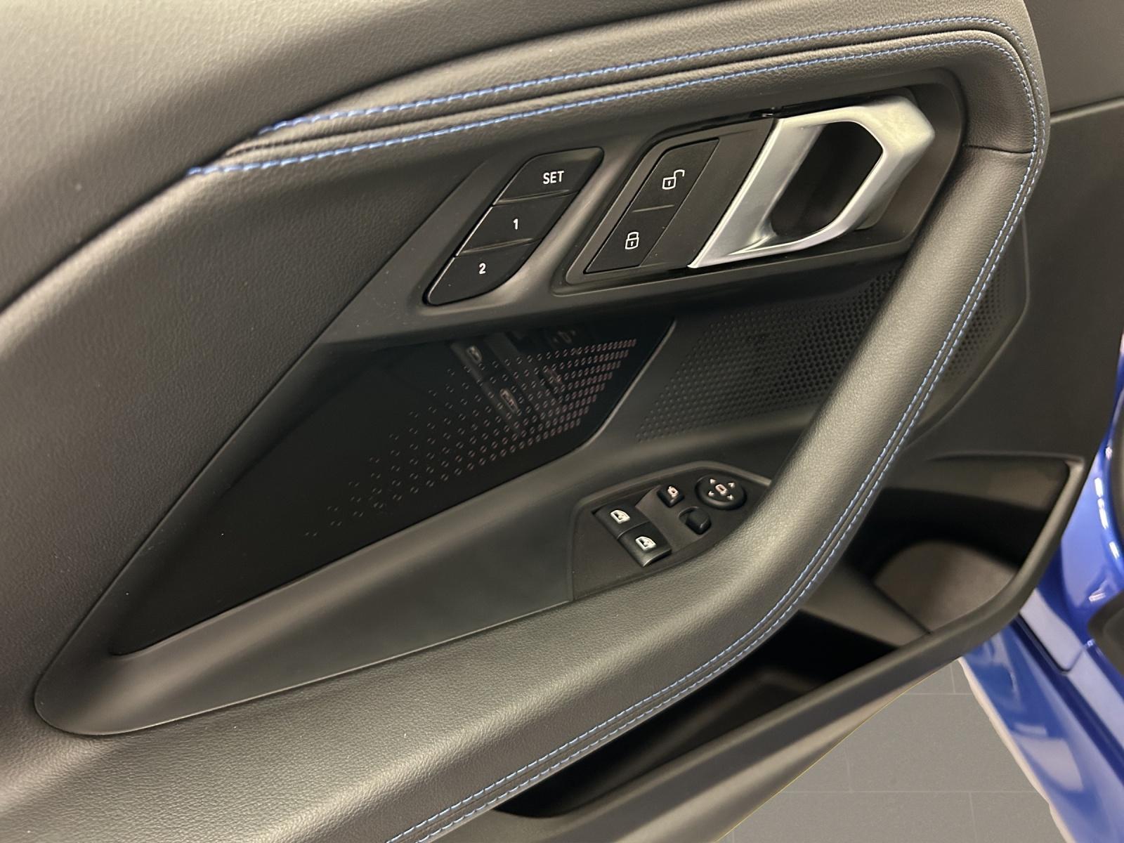 BMW M240i xDrive Coupé-image-12