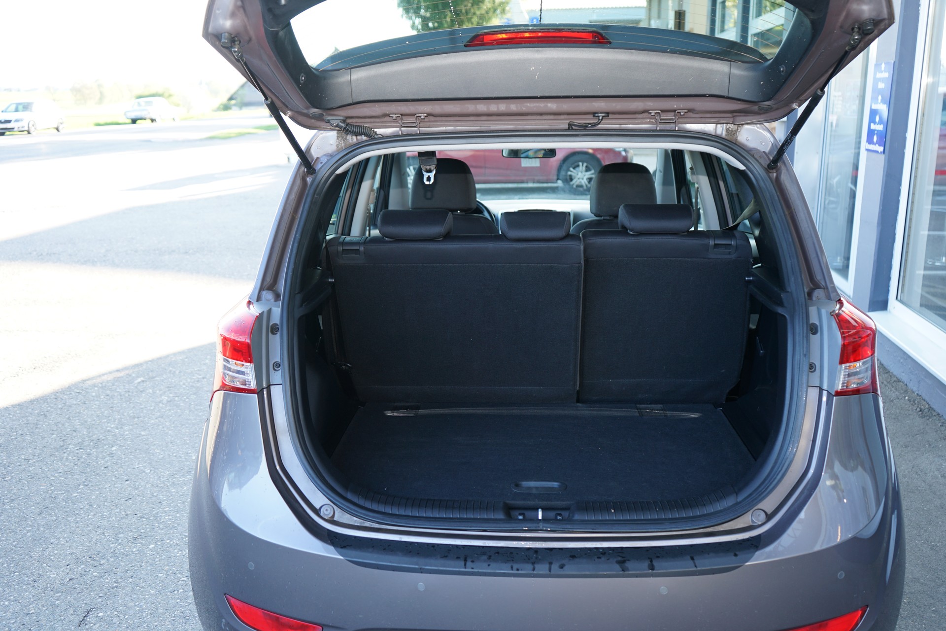 HYUNDAI iX20 1.6 Amplia Automatic-image-6