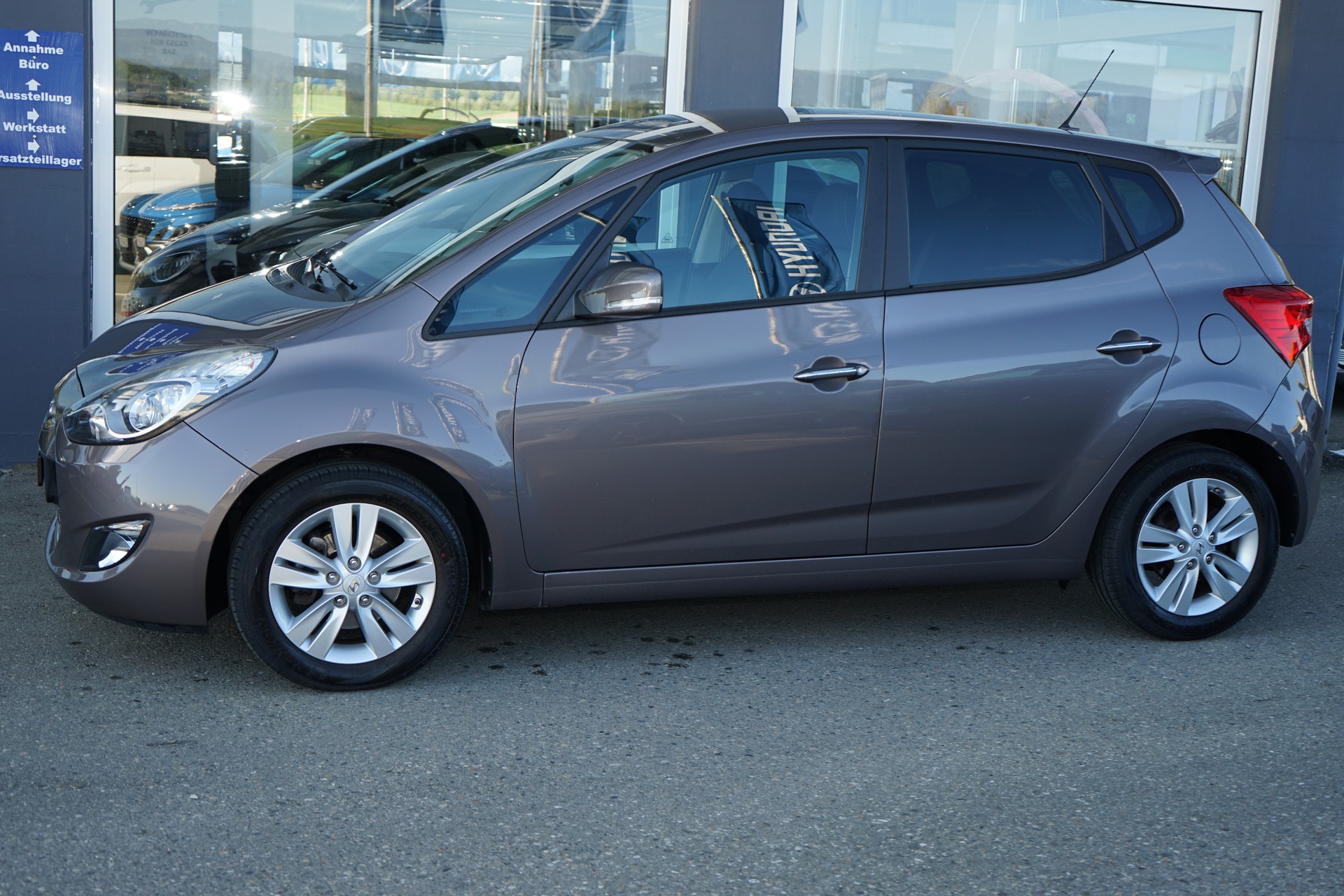 HYUNDAI iX20 1.6 Amplia Automatic-image-2