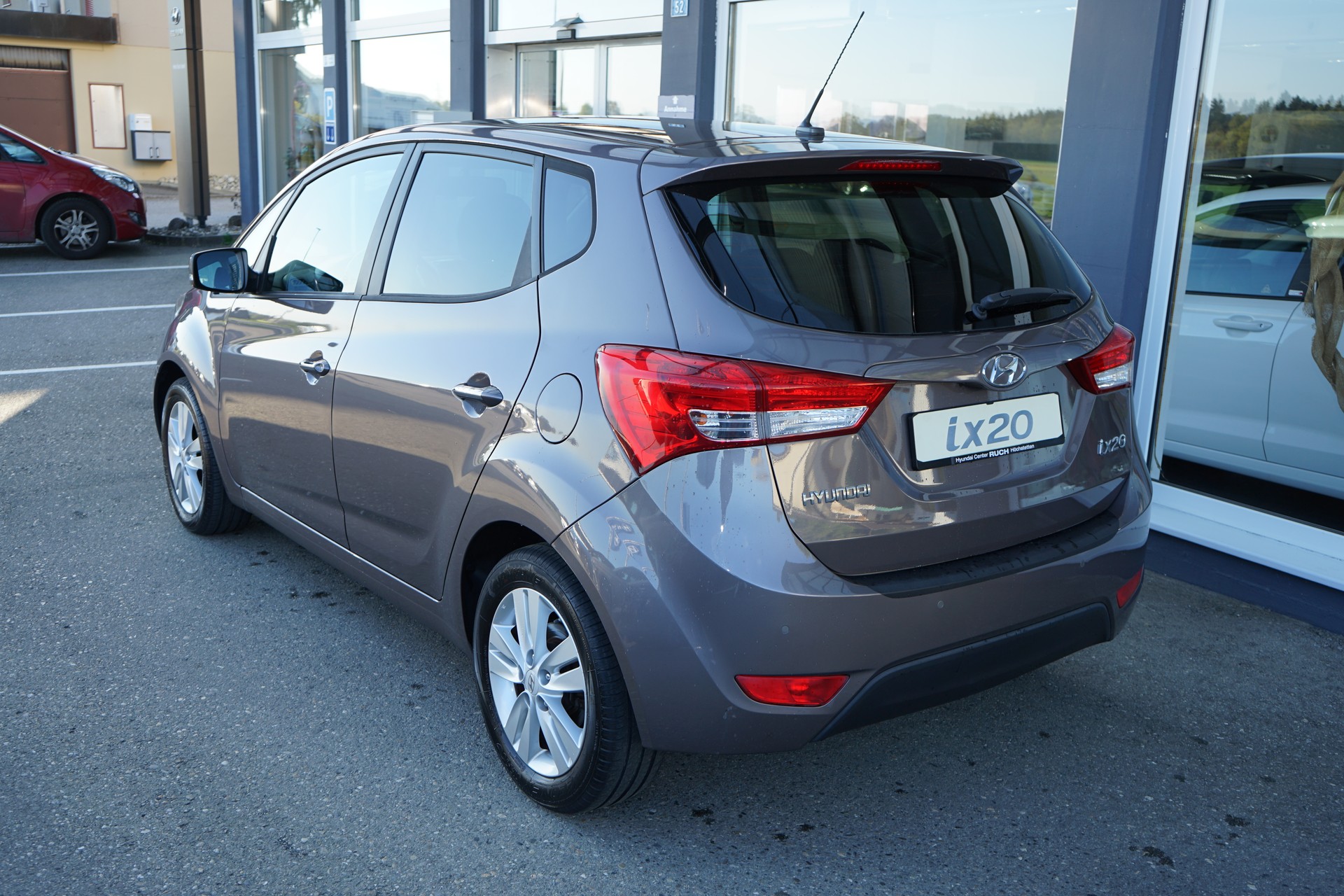 HYUNDAI iX20 1.6 Amplia Automatic-image-4