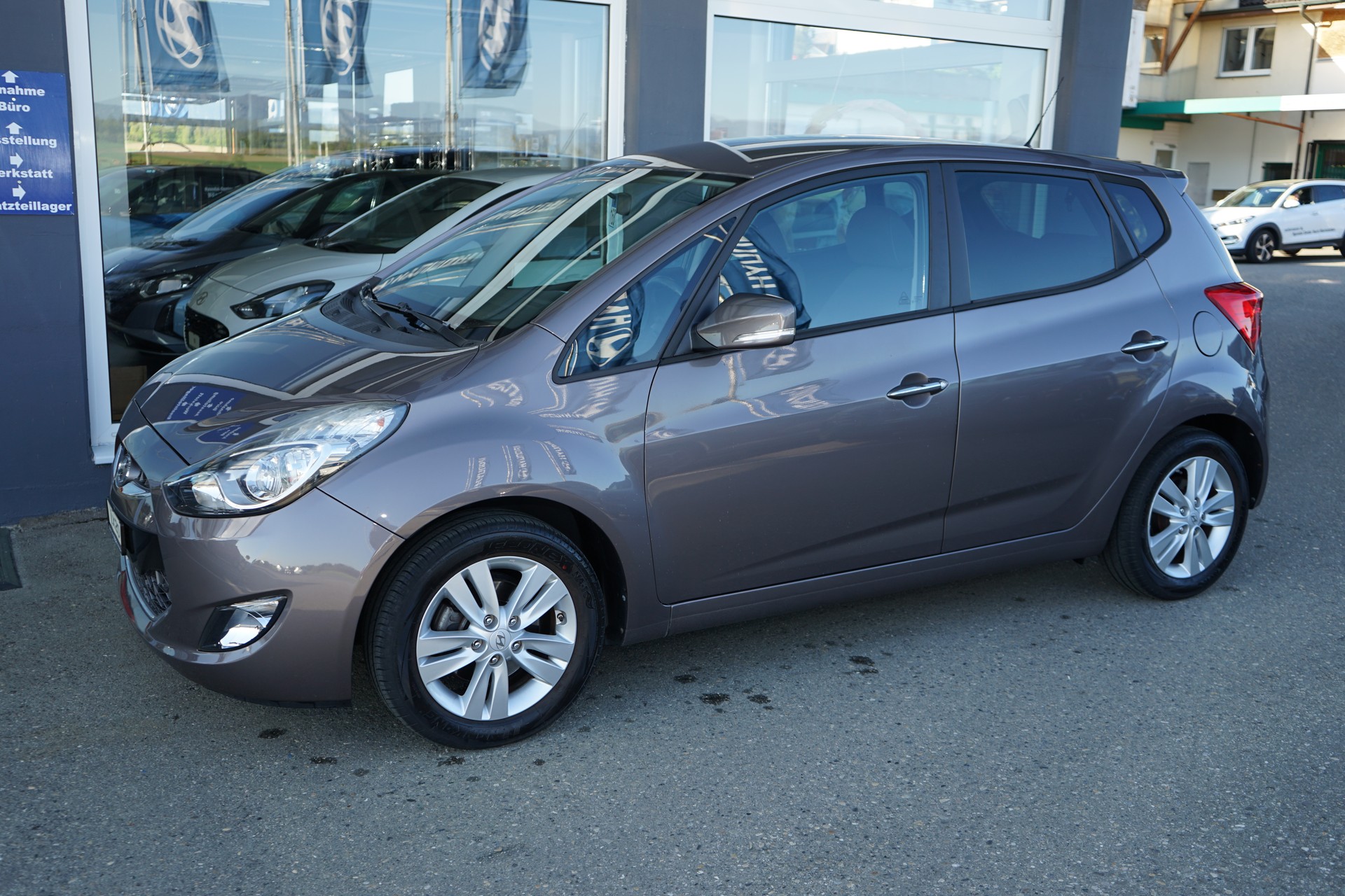 HYUNDAI iX20 1.6 Amplia Automatic-image-0