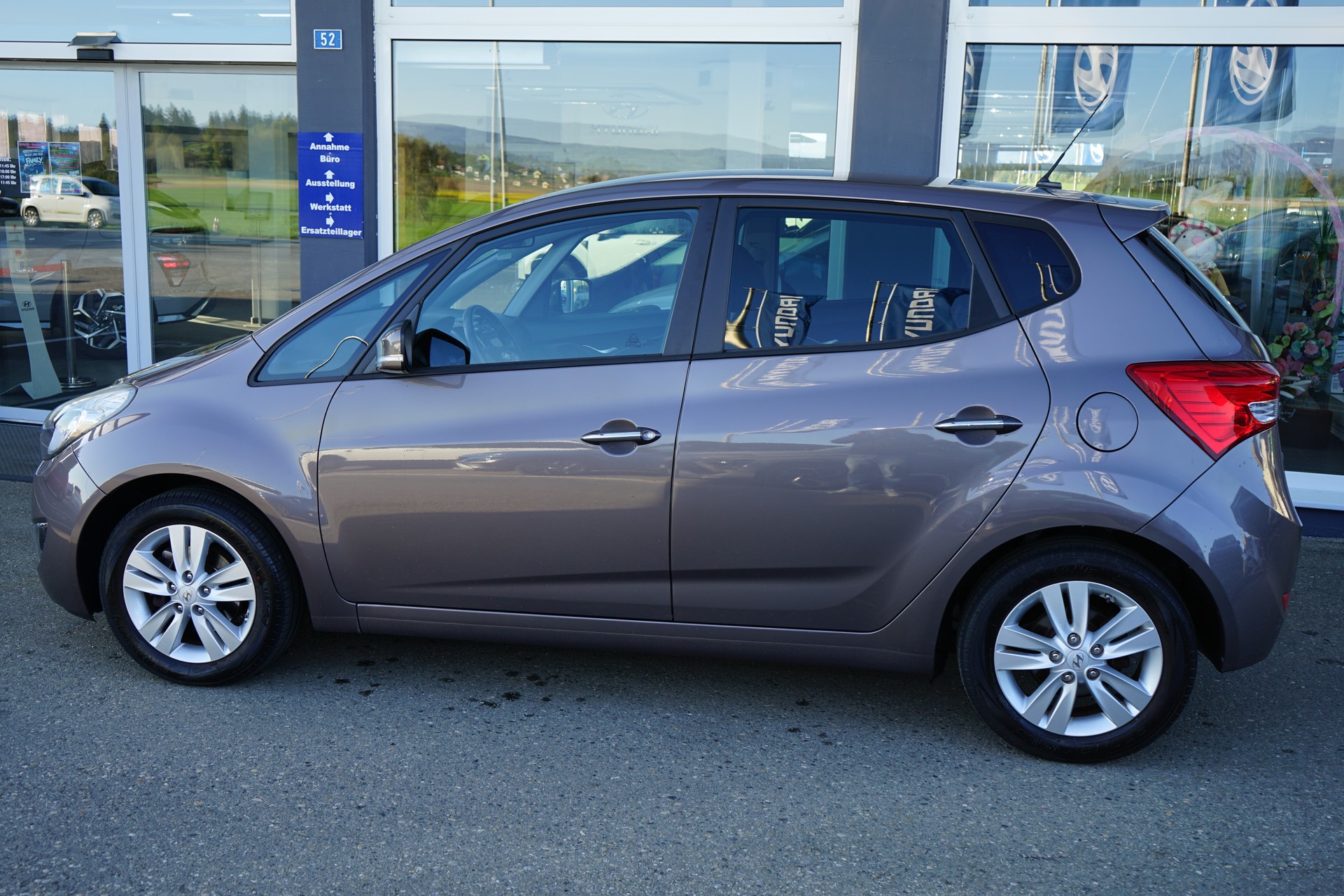HYUNDAI iX20 1.6 Amplia Automatic-image-3