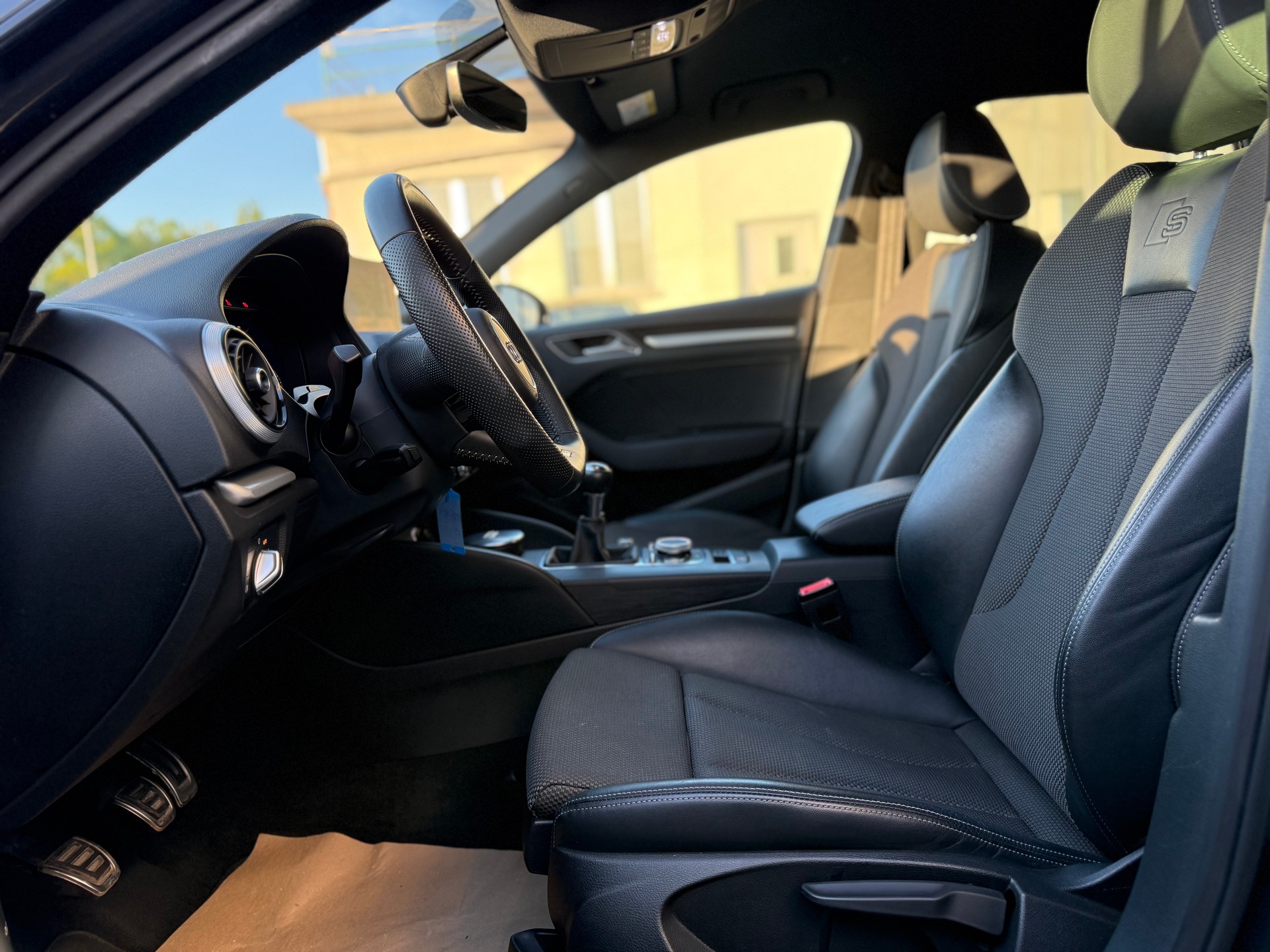 AUDI A3 Sportback 35 TFSI Sport Attraction-image-9