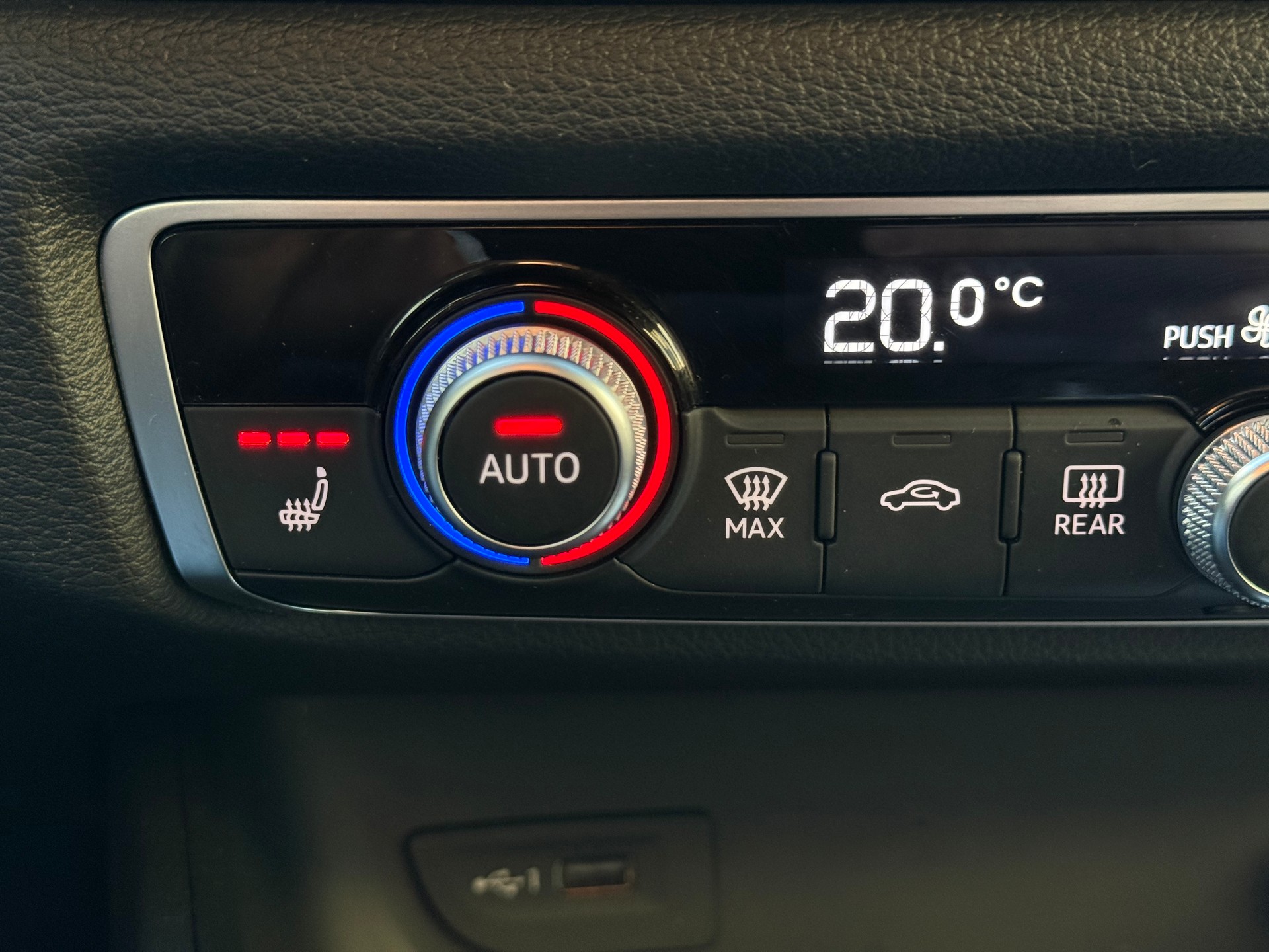 AUDI A3 Sportback 35 TFSI Sport Attraction-image-20