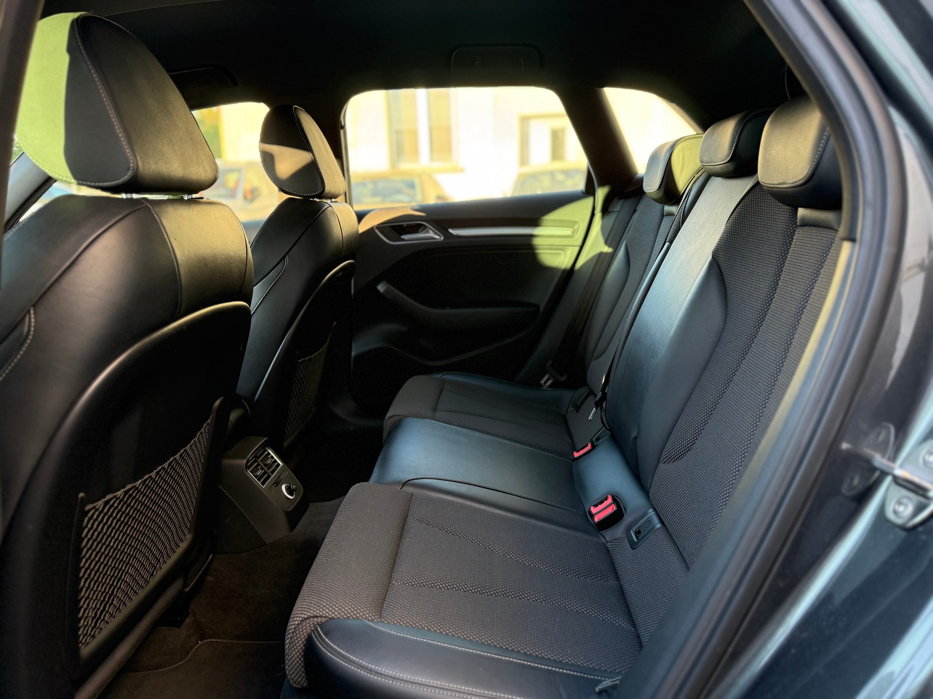 AUDI A3 Sportback 35 TFSI Sport Attraction-image-10