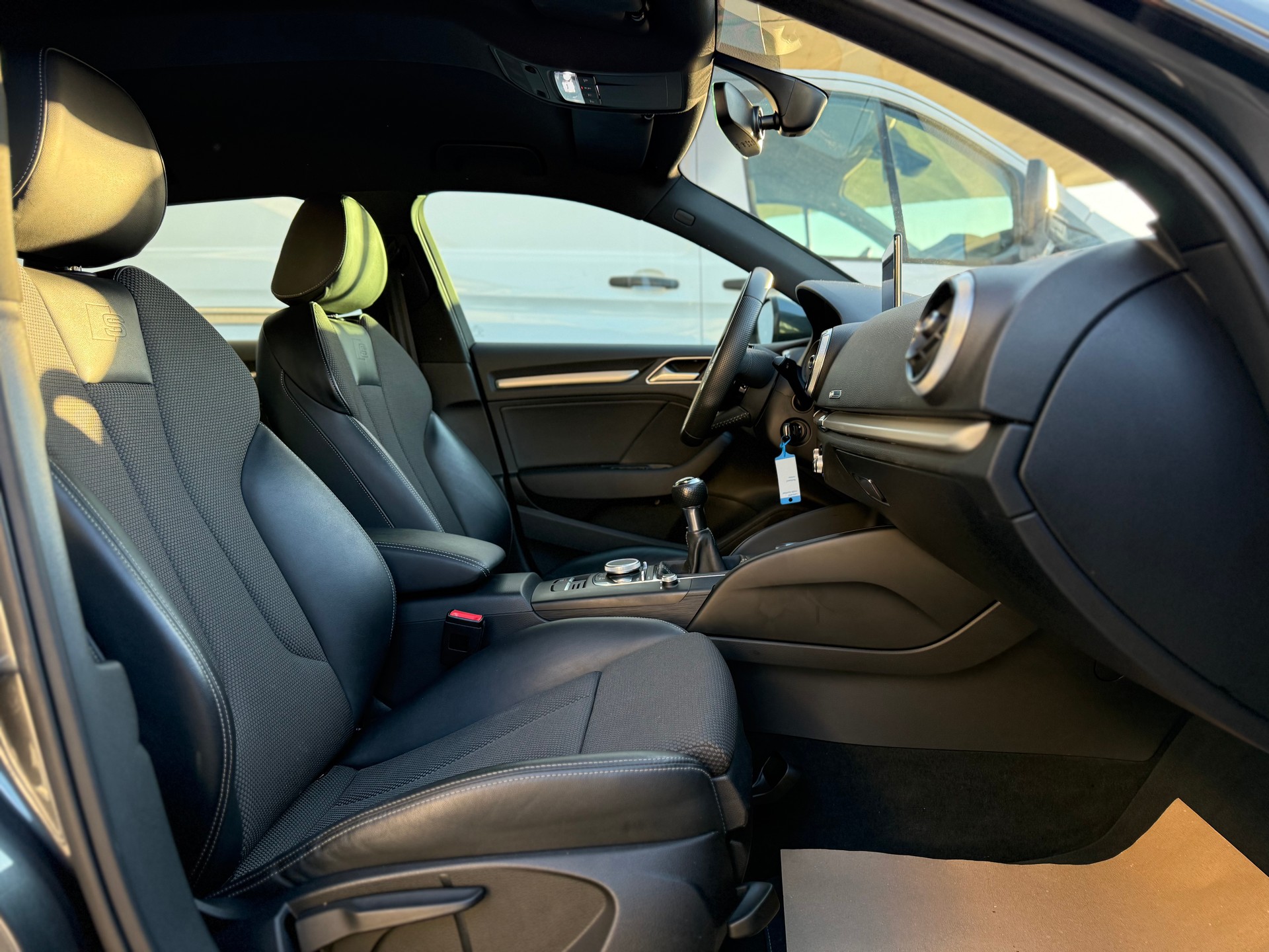 AUDI A3 Sportback 35 TFSI Sport Attraction-image-13