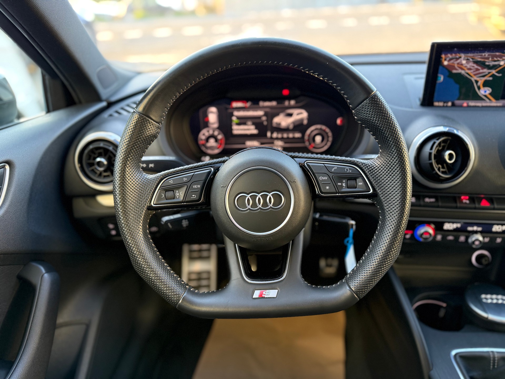 AUDI A3 Sportback 35 TFSI Sport Attraction-image-15
