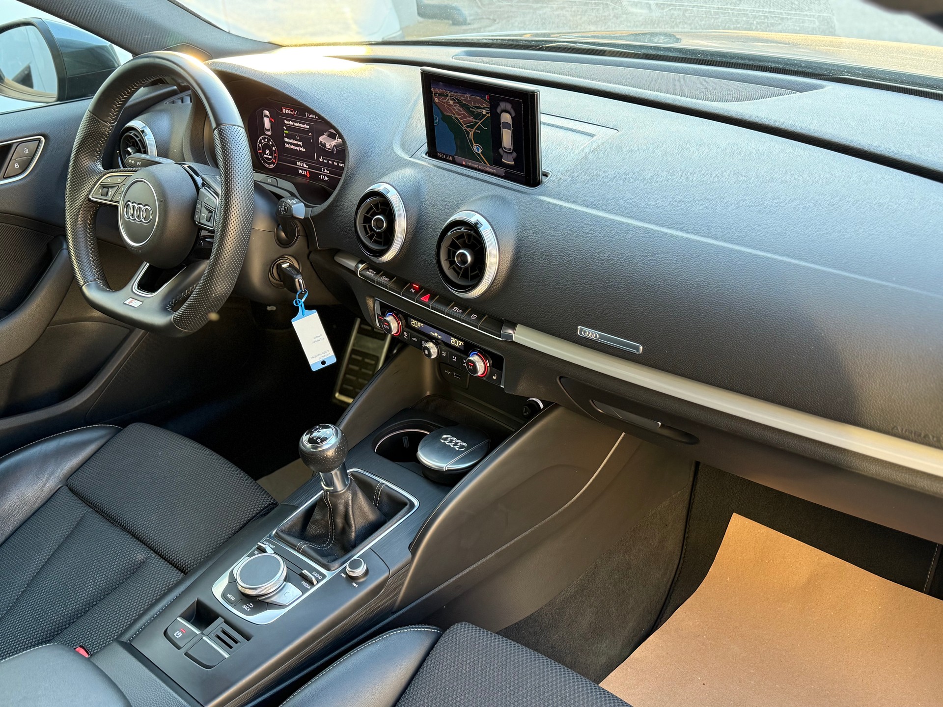AUDI A3 Sportback 35 TFSI Sport Attraction-image-14