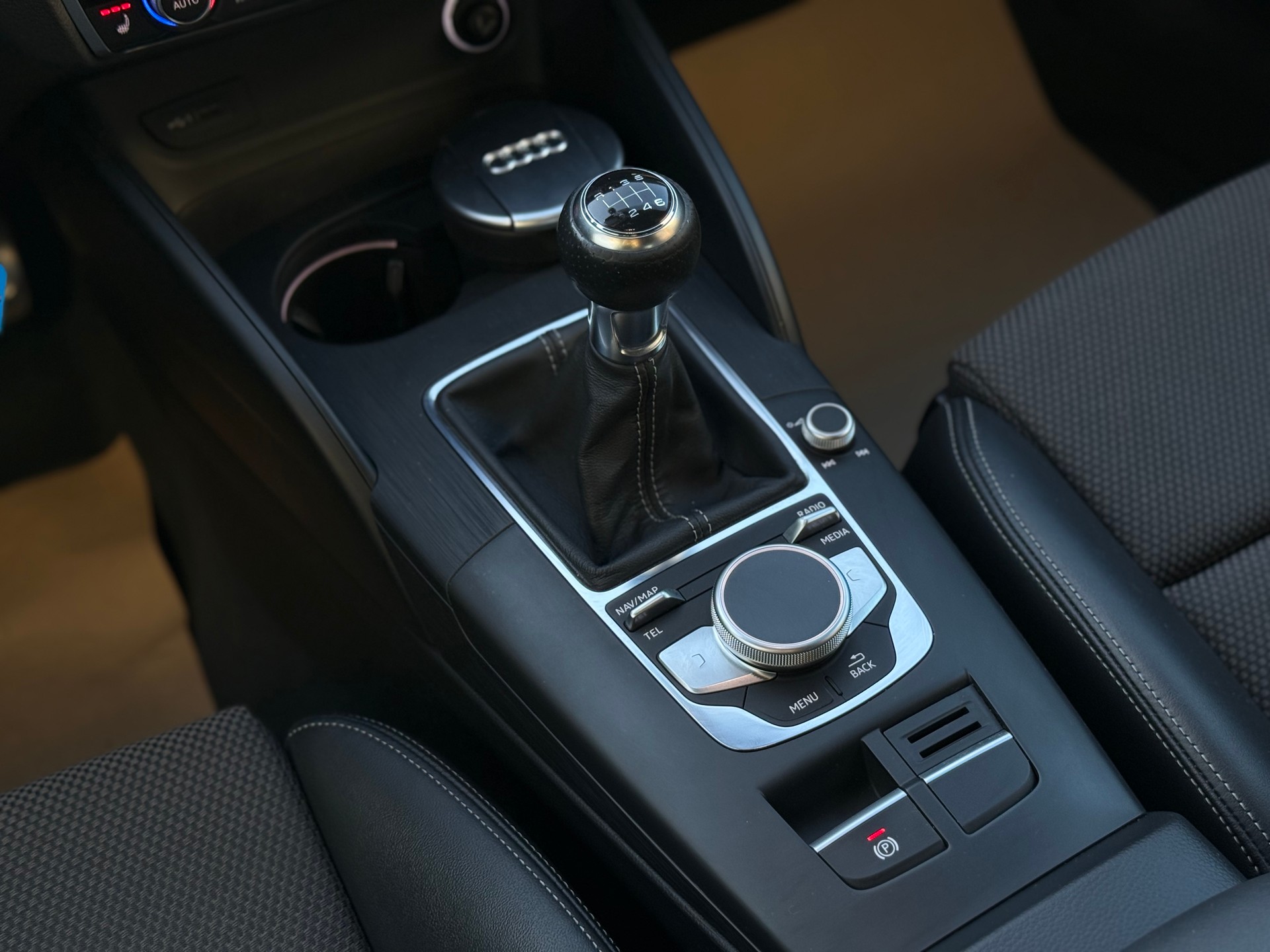 AUDI A3 Sportback 35 TFSI Sport Attraction-image-17