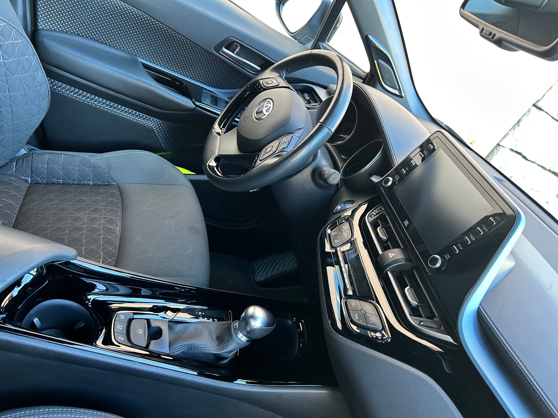 TOYOTA C-HR 2.0 HSD CVT Trend-image-3